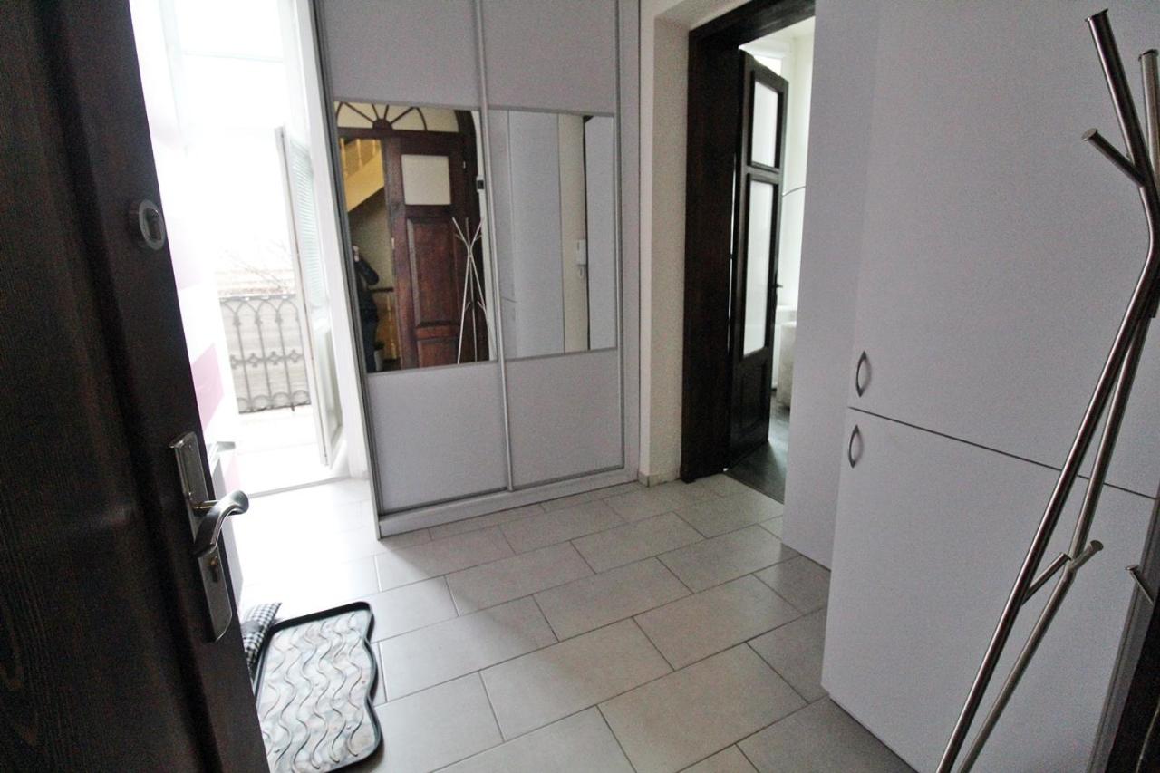 Two-Bedroom Apartment - Photo 3