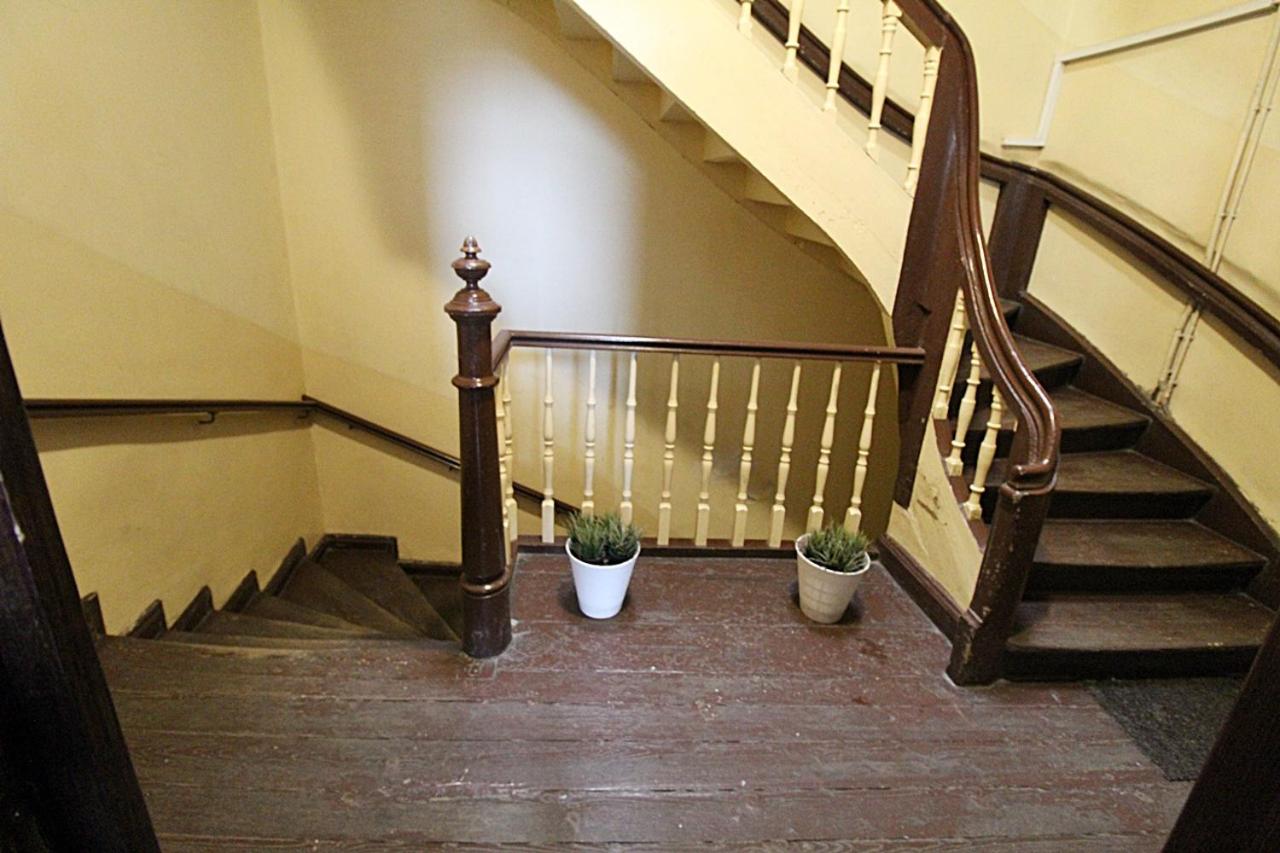 Two-Bedroom Apartment - Photo 7