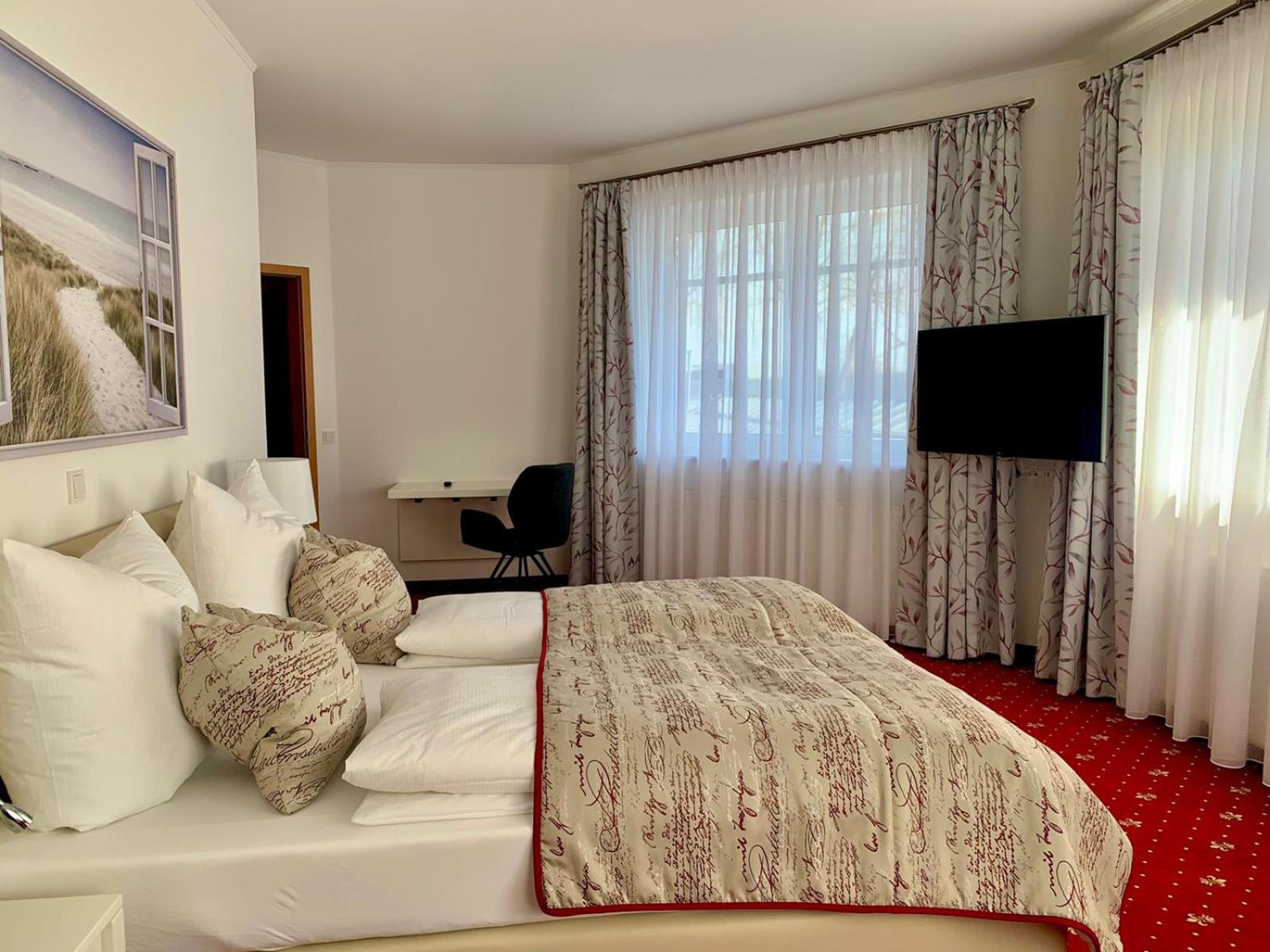 Double Room with Lake View photo 2