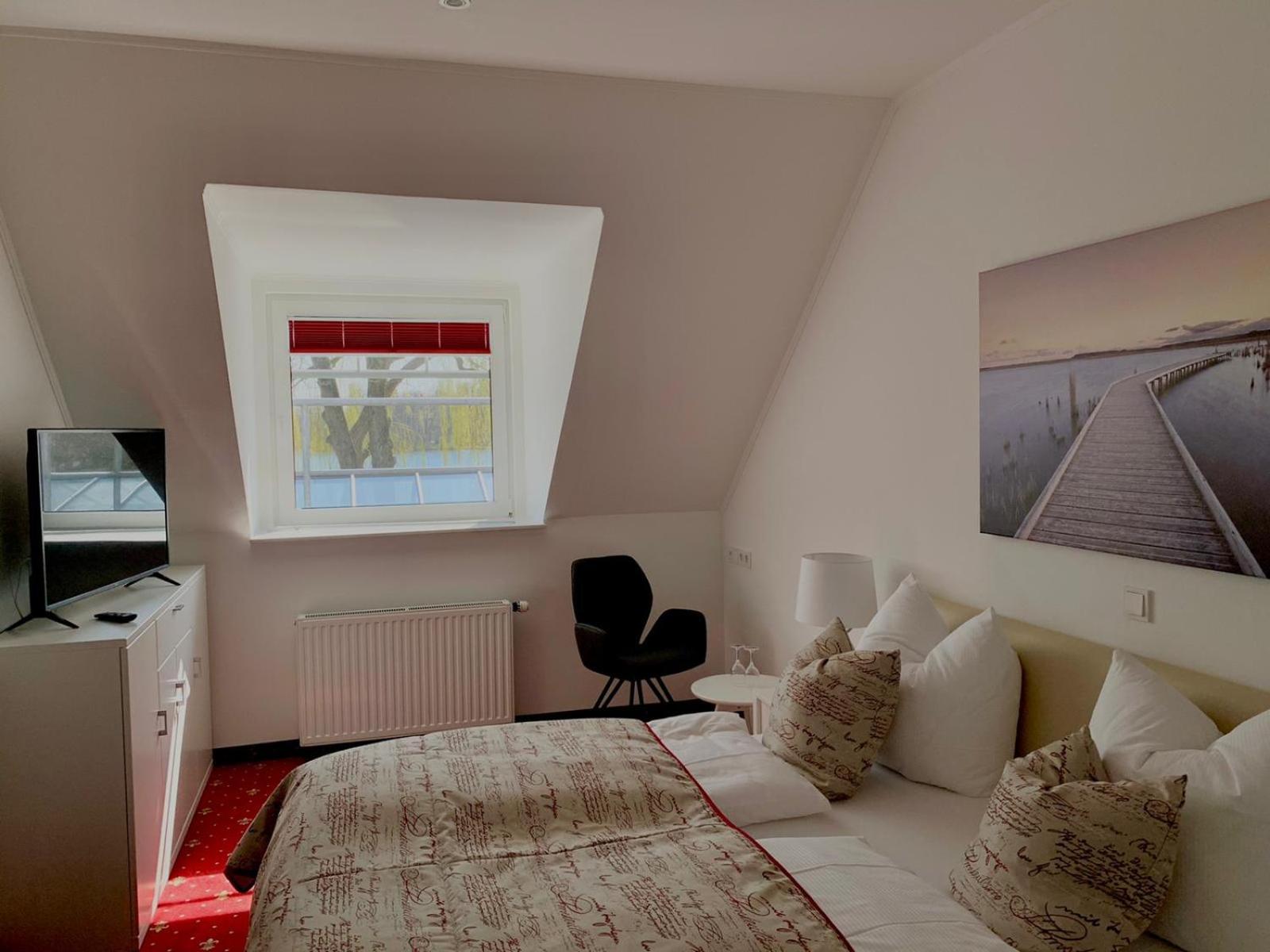 Double Room with Lake View photo 3