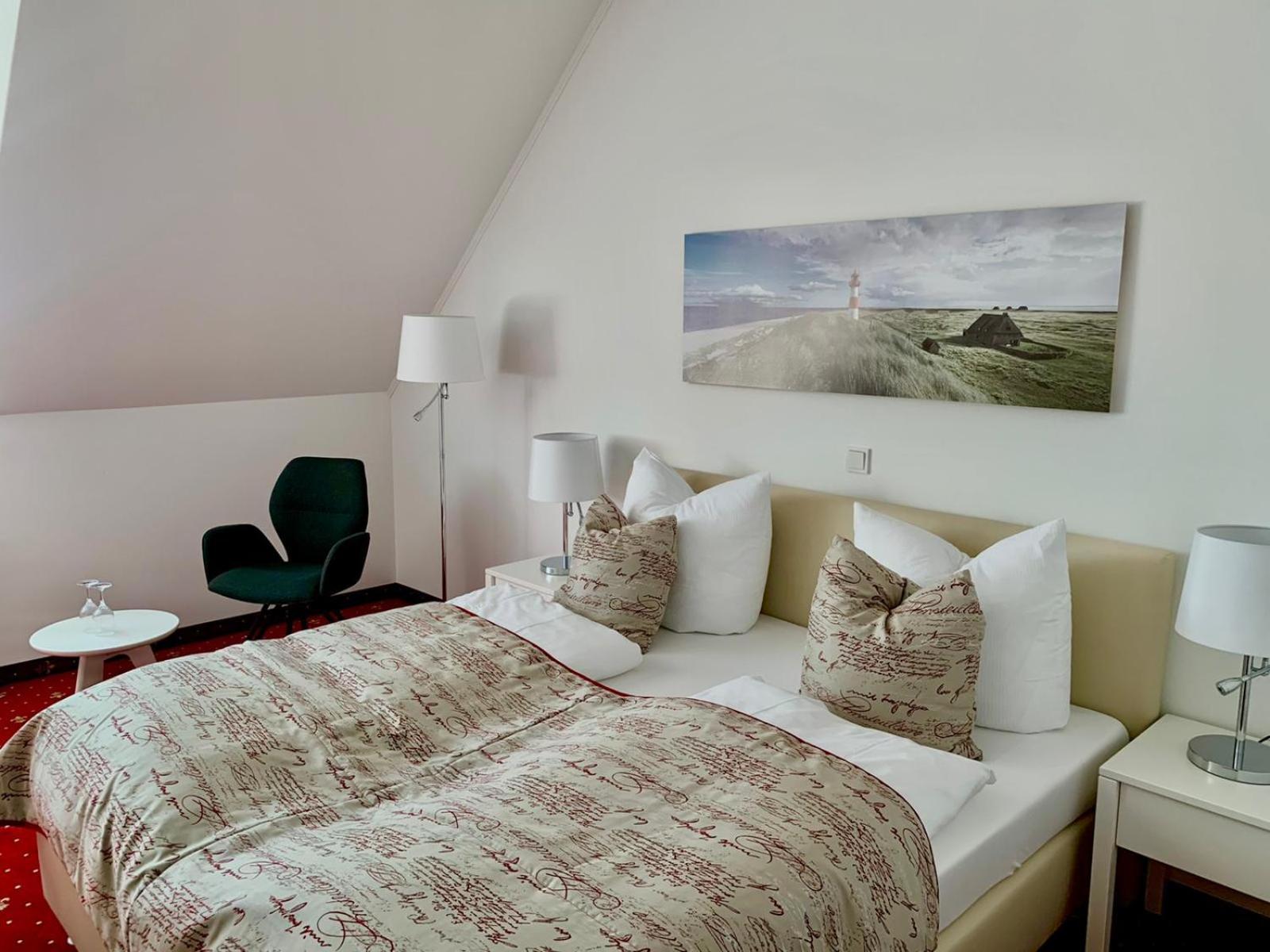 Double Room with Lake View - Photo 2