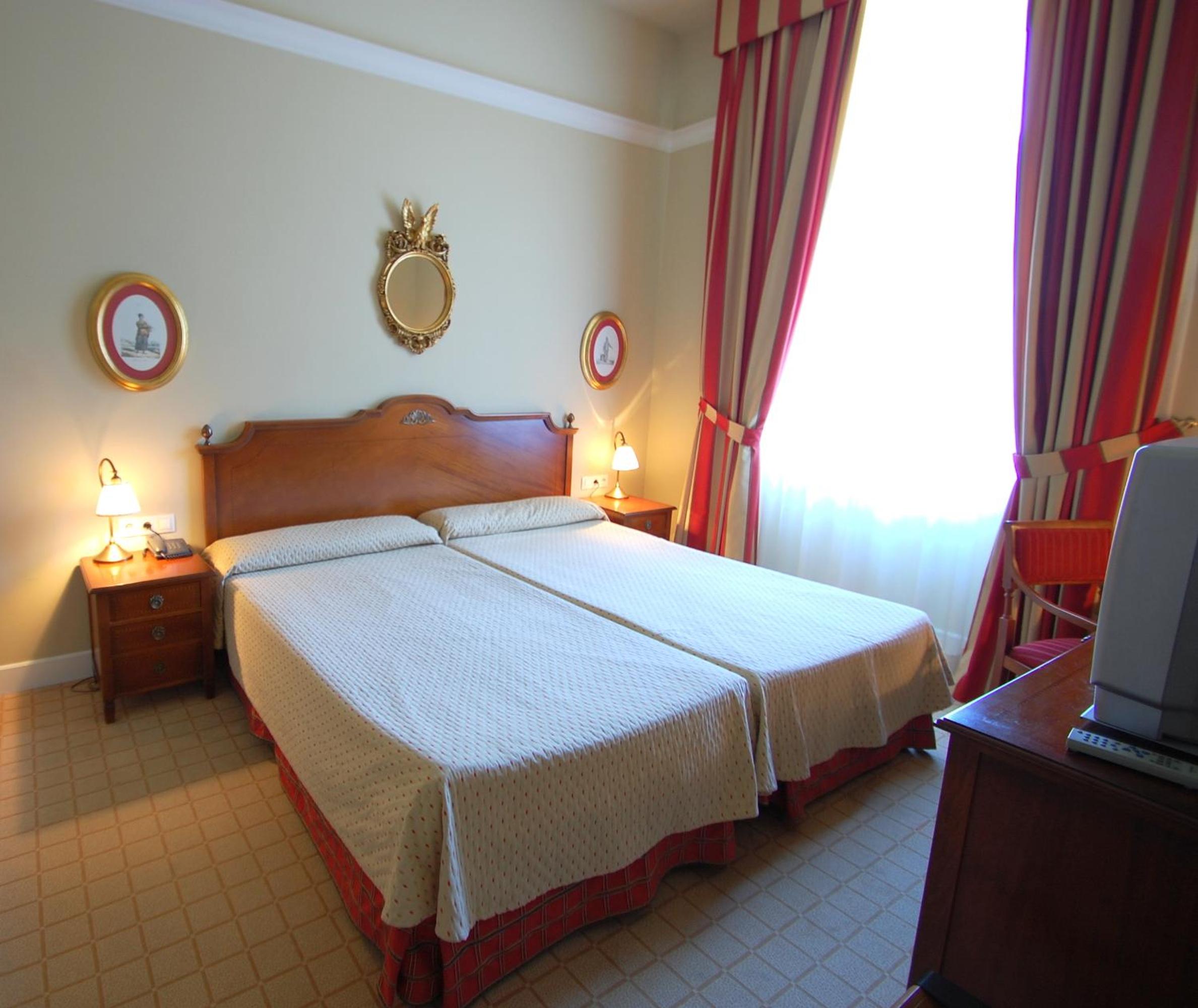 Double or Twin Room with Mountain View