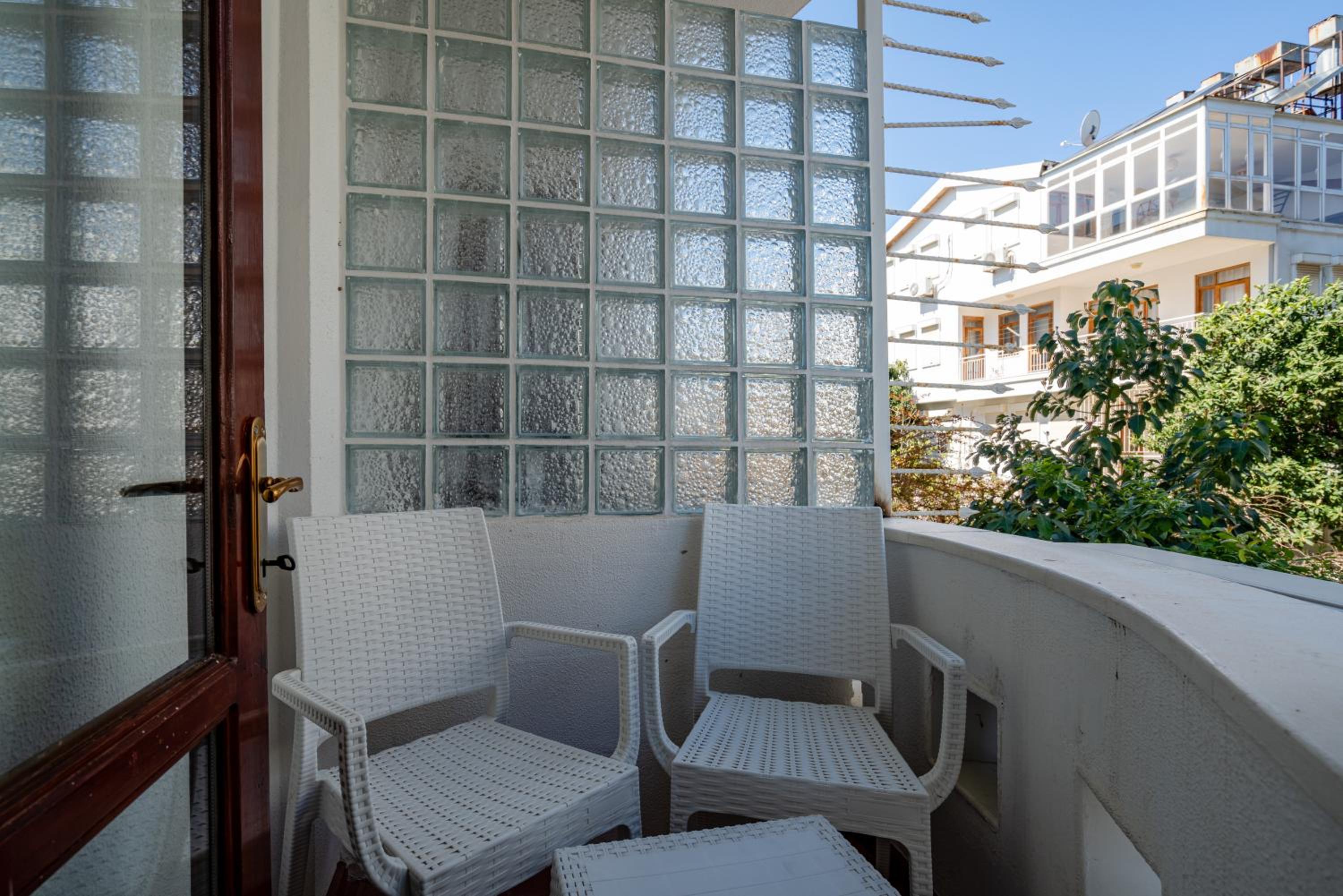 Deluxe Double Room (2 Adults + 1 Child)