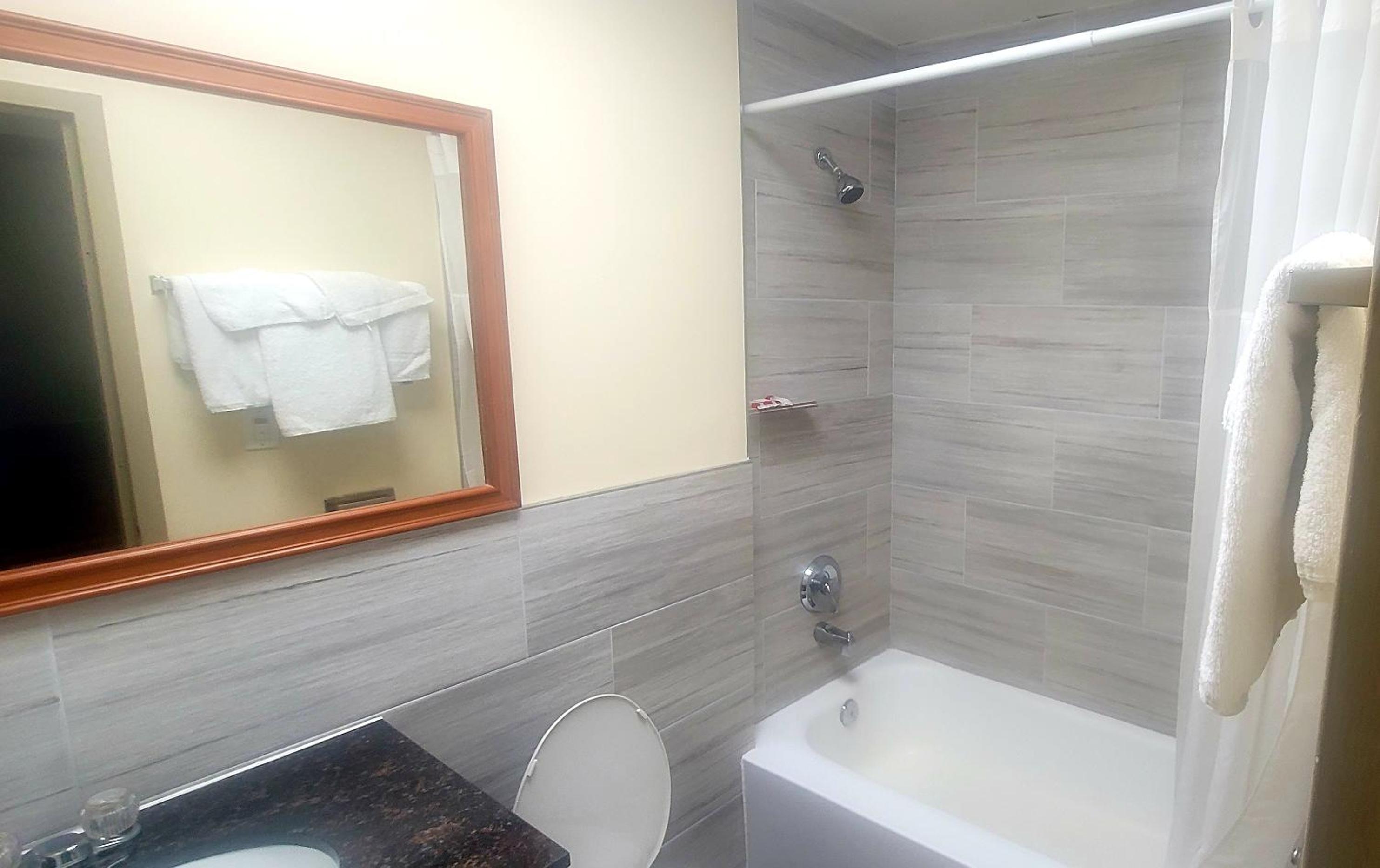 Queen Room with Spa Bath photo 3