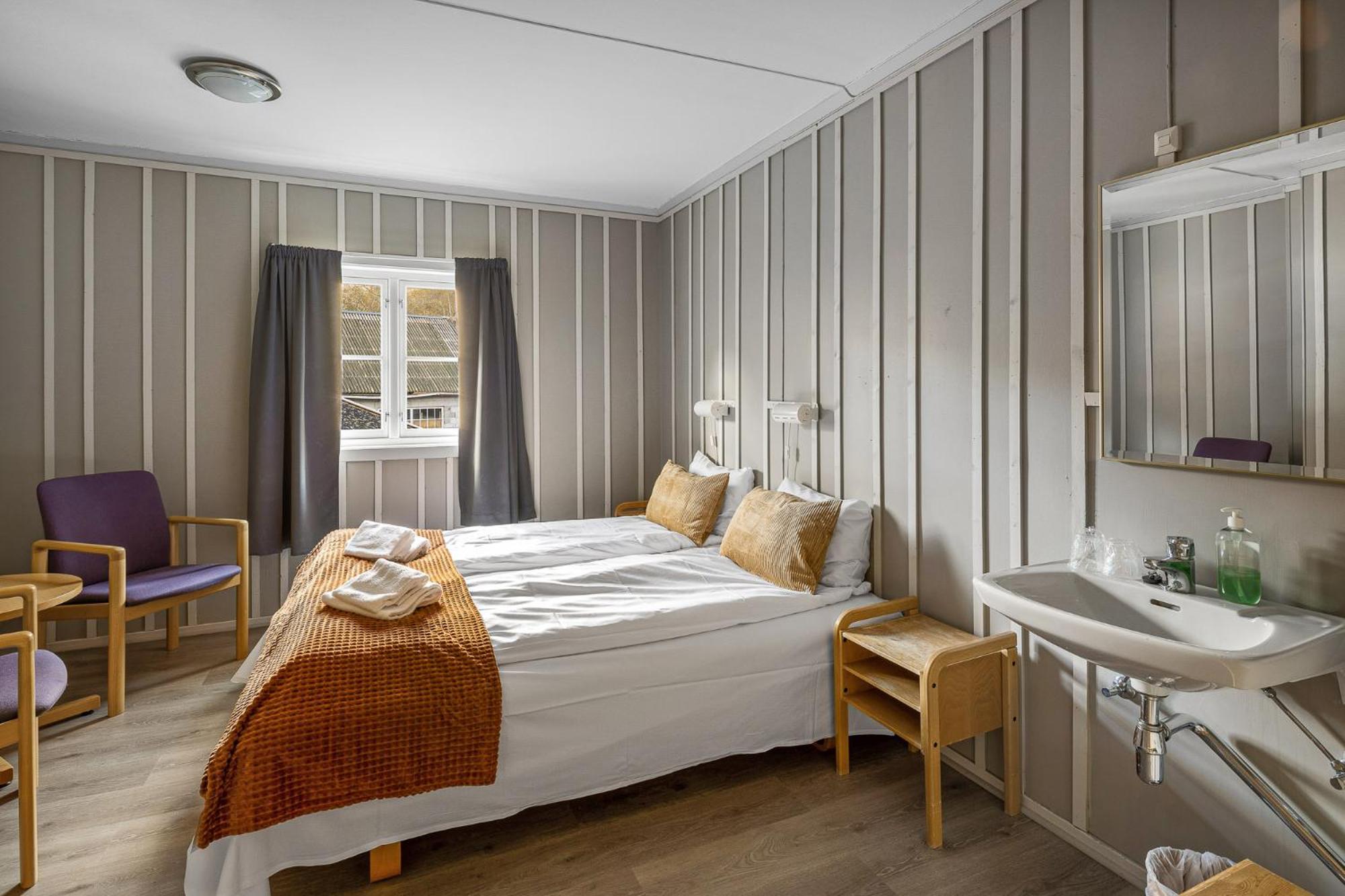 Standard Double Room with Shared Bathroom photo 1