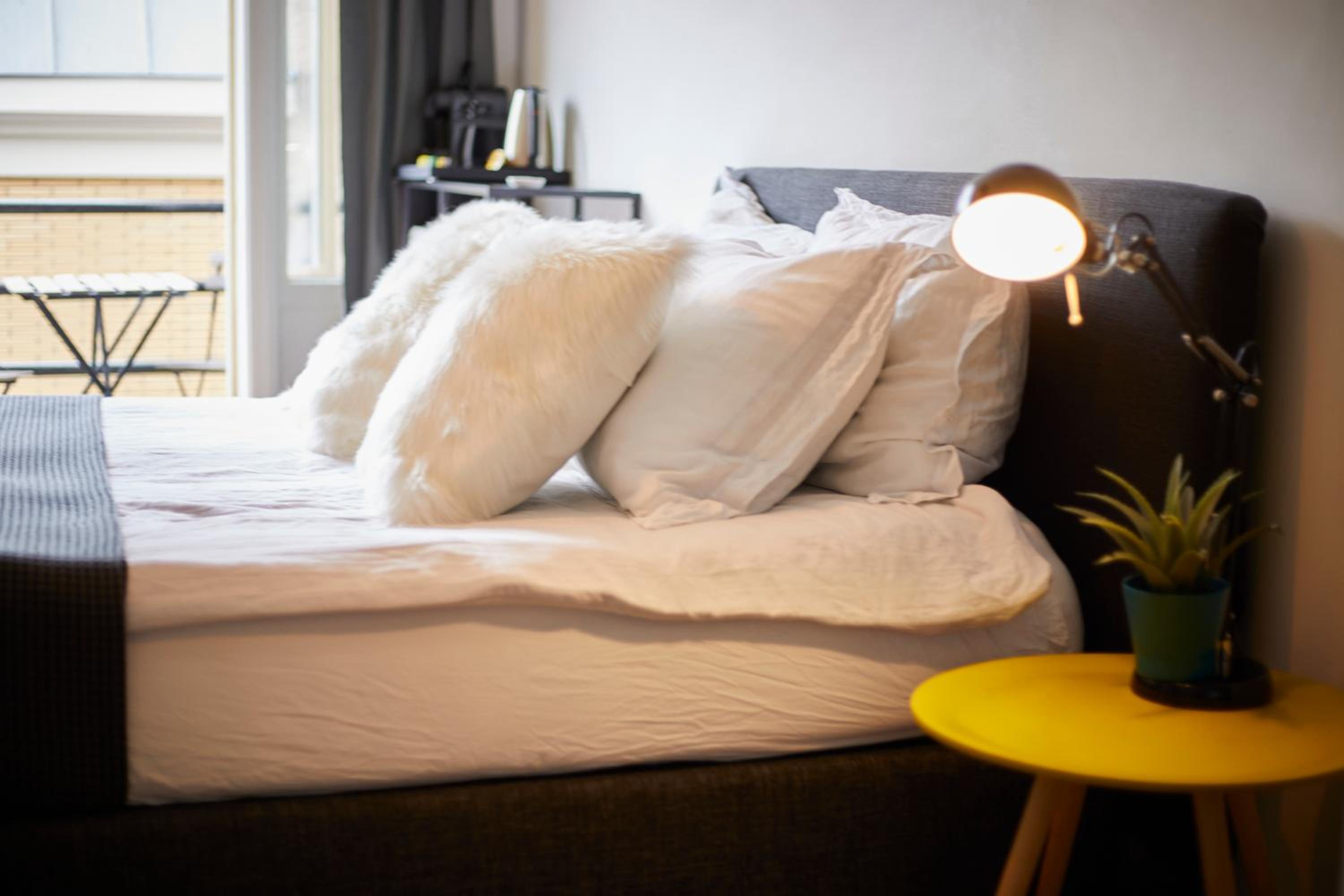 Deluxe Double Room with Balcony thumbnail 6