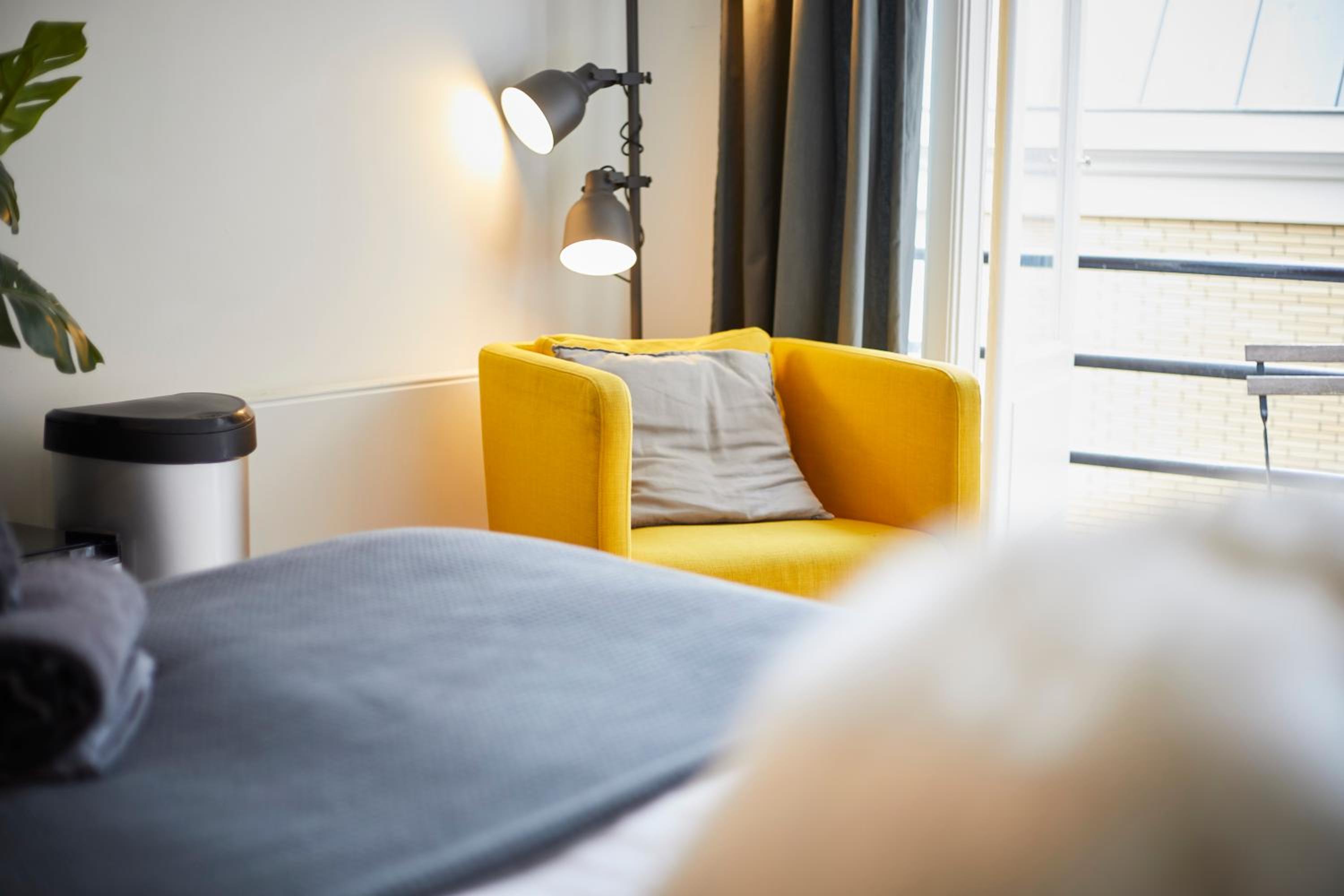Deluxe Double Room with Balcony thumbnail 5
