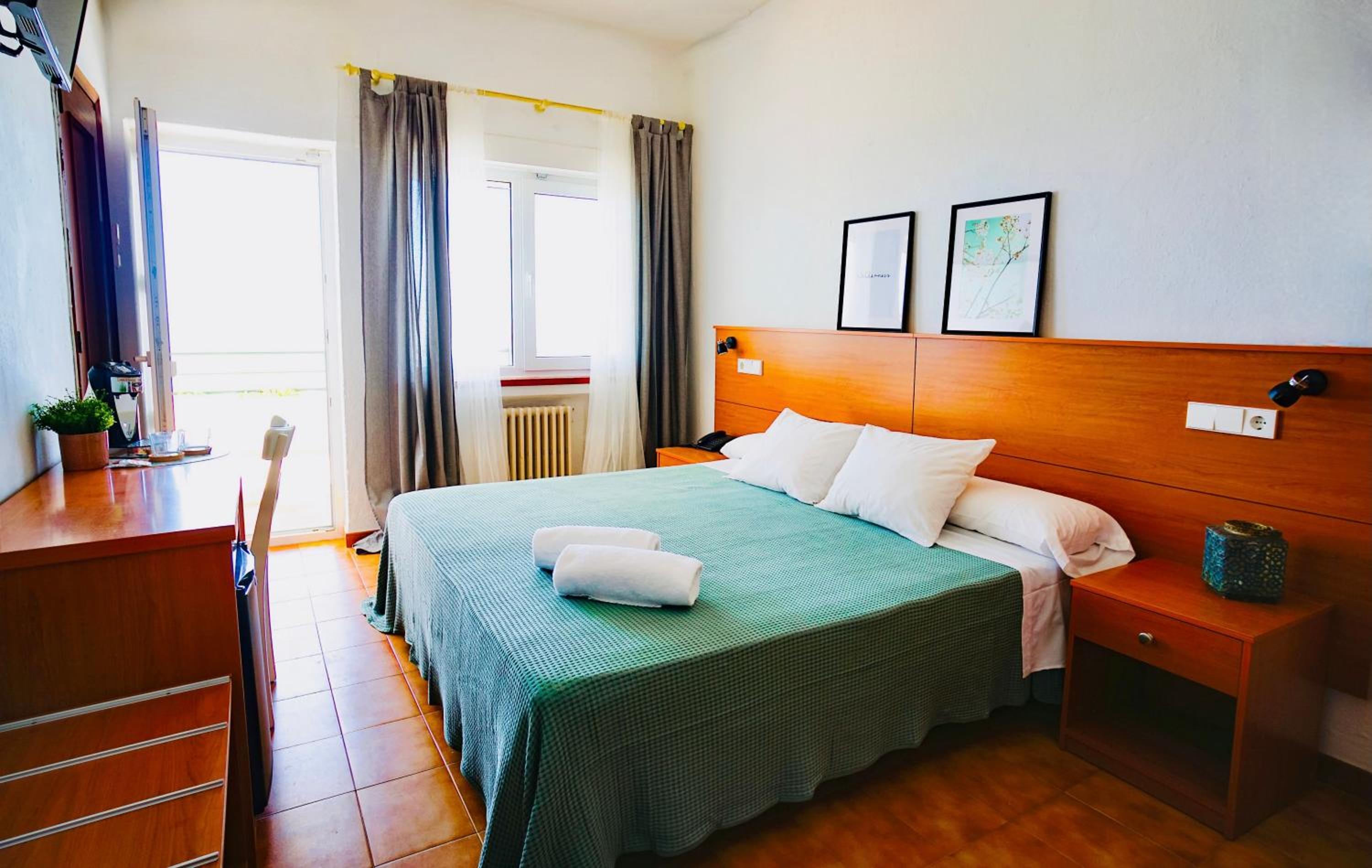 Superior Double Room with Sea View - Photo 5