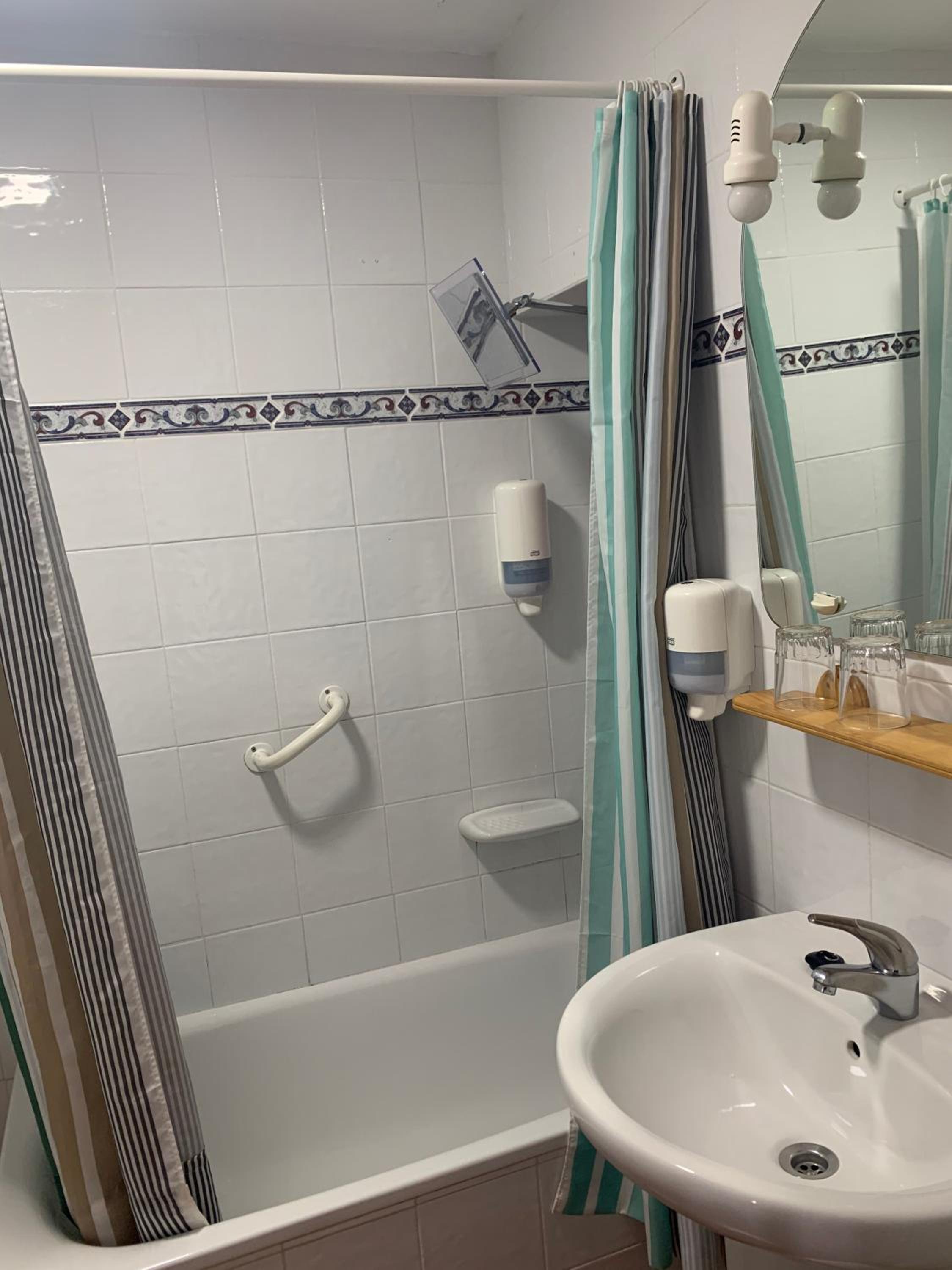 Double Room with Sea View - Photo 11