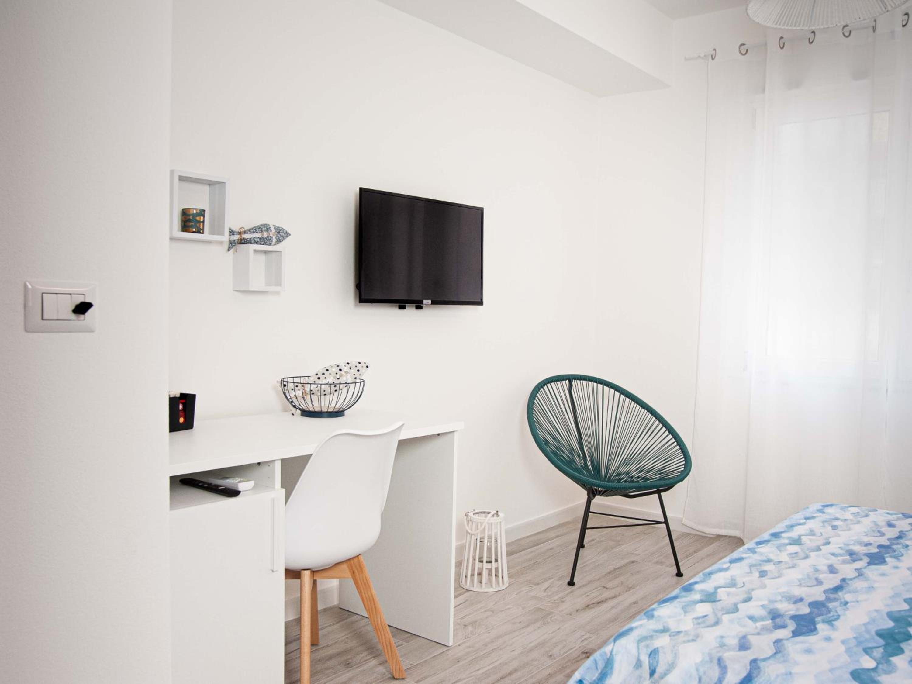 Double Room with Private Bathroom - Photo 4