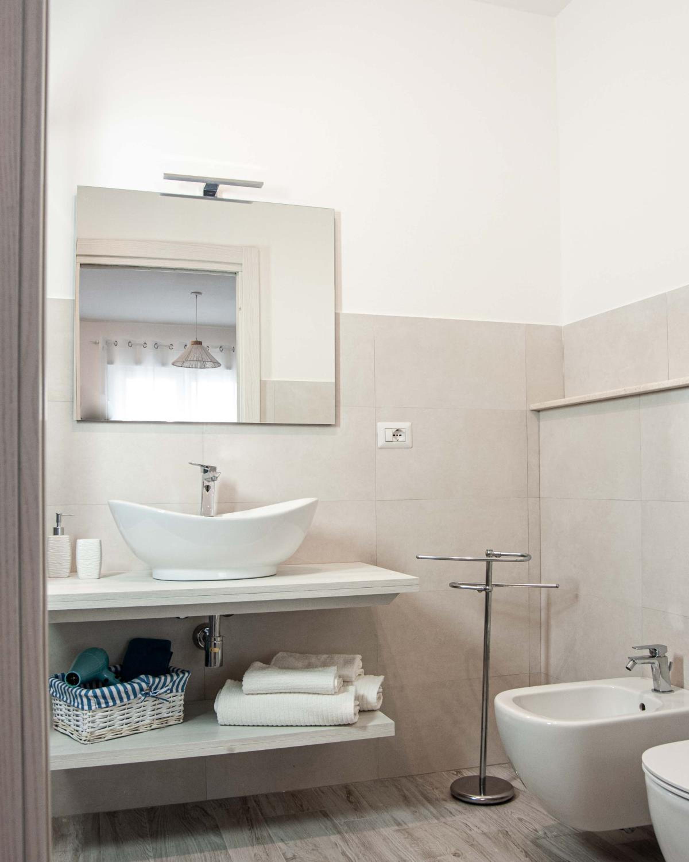 Double Room with Private Bathroom - Photo 2
