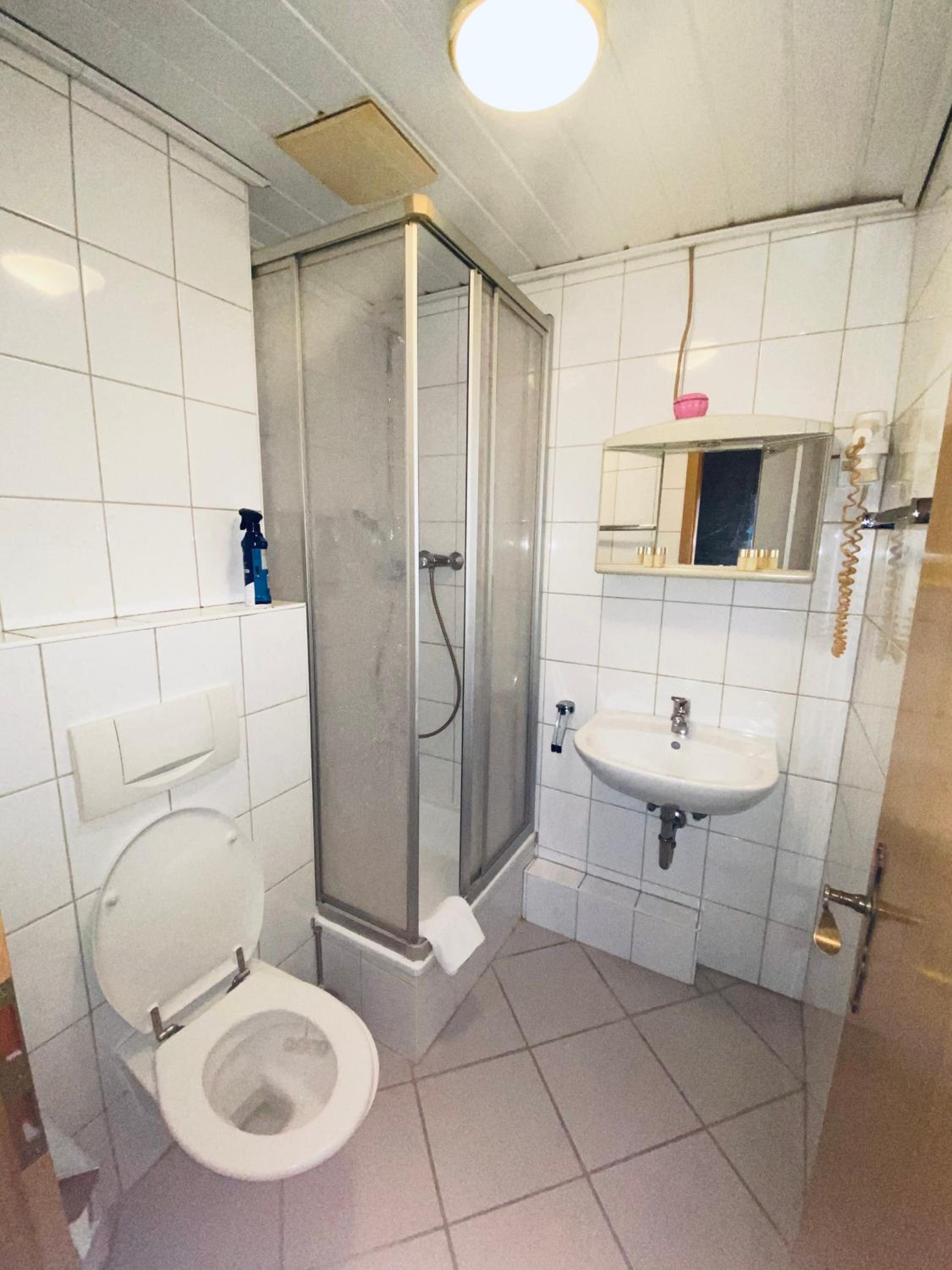 Budget Double Room - Photo 3