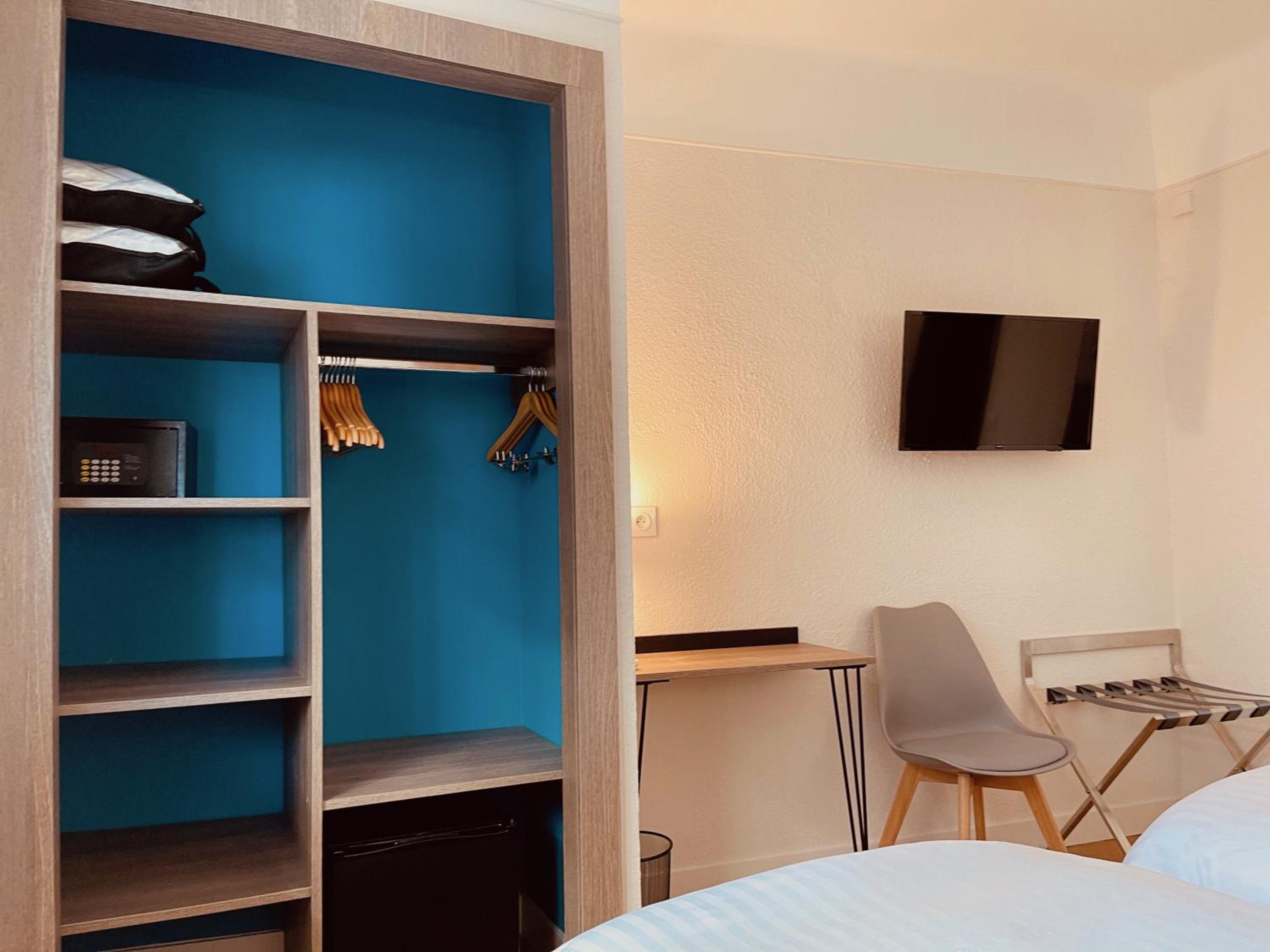 Economy Twin Room - Photo 3