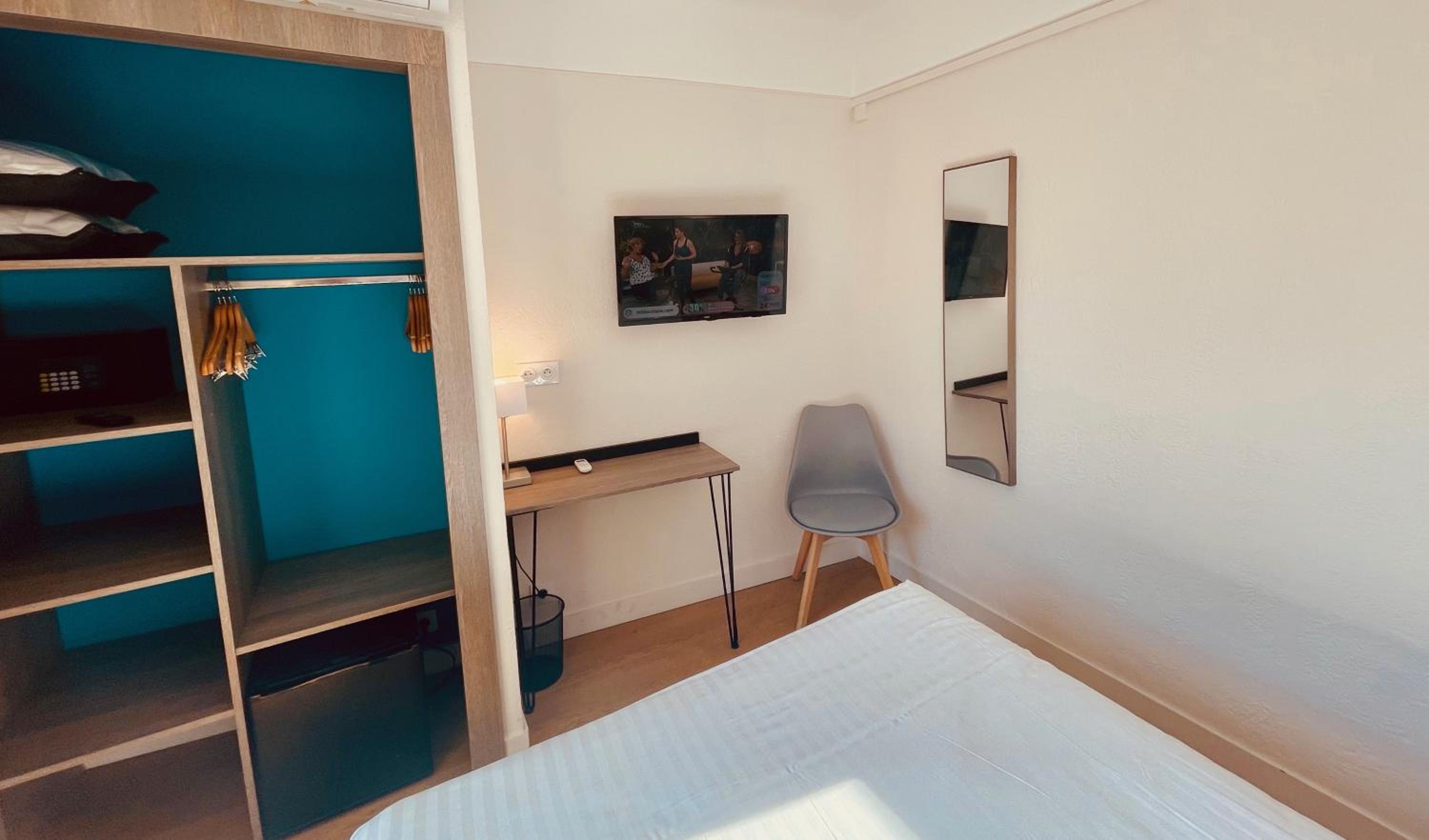 Double Room with Courtyard View - Photo 3