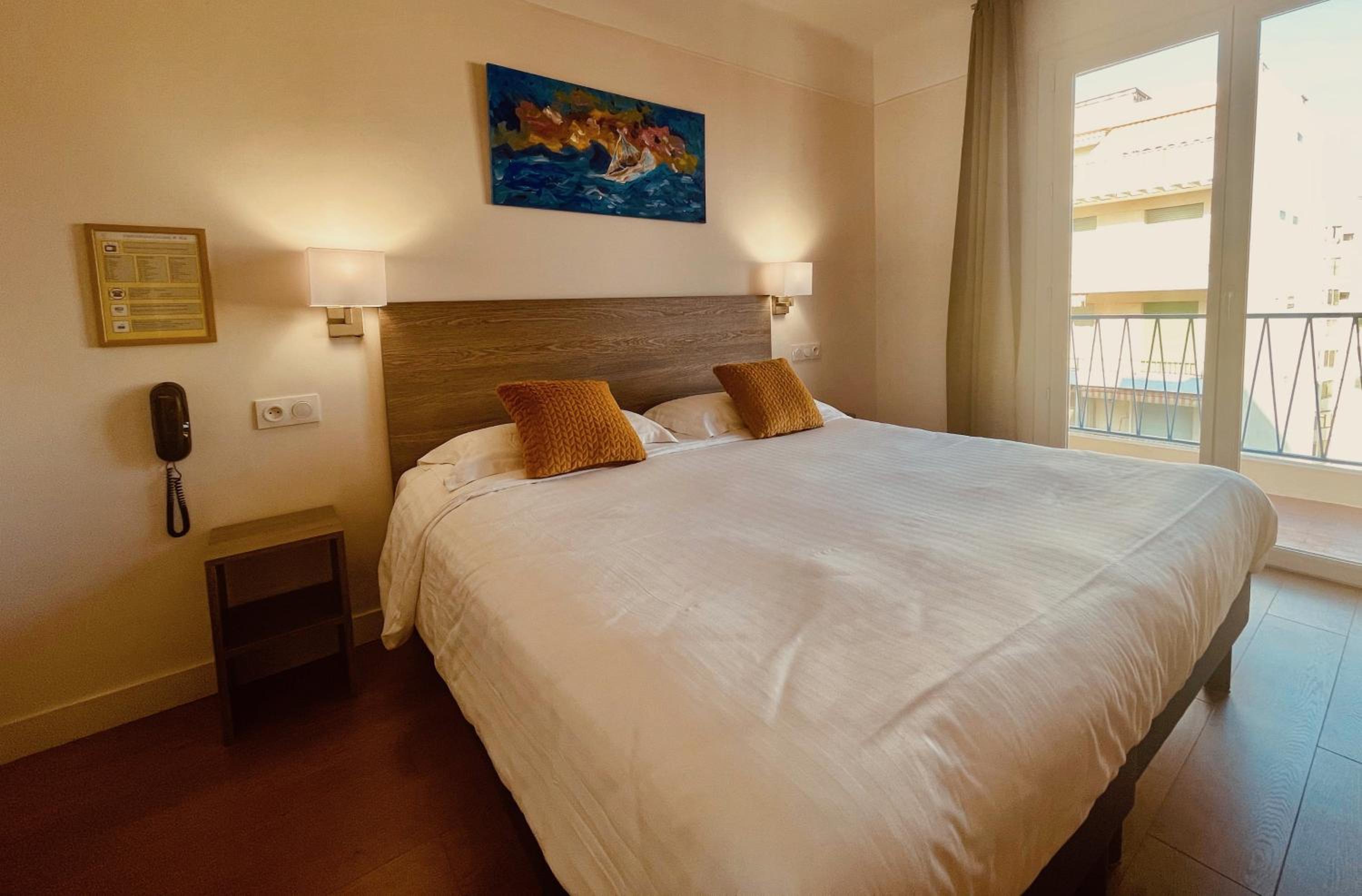 Double or Twin Room with Partial Sea View