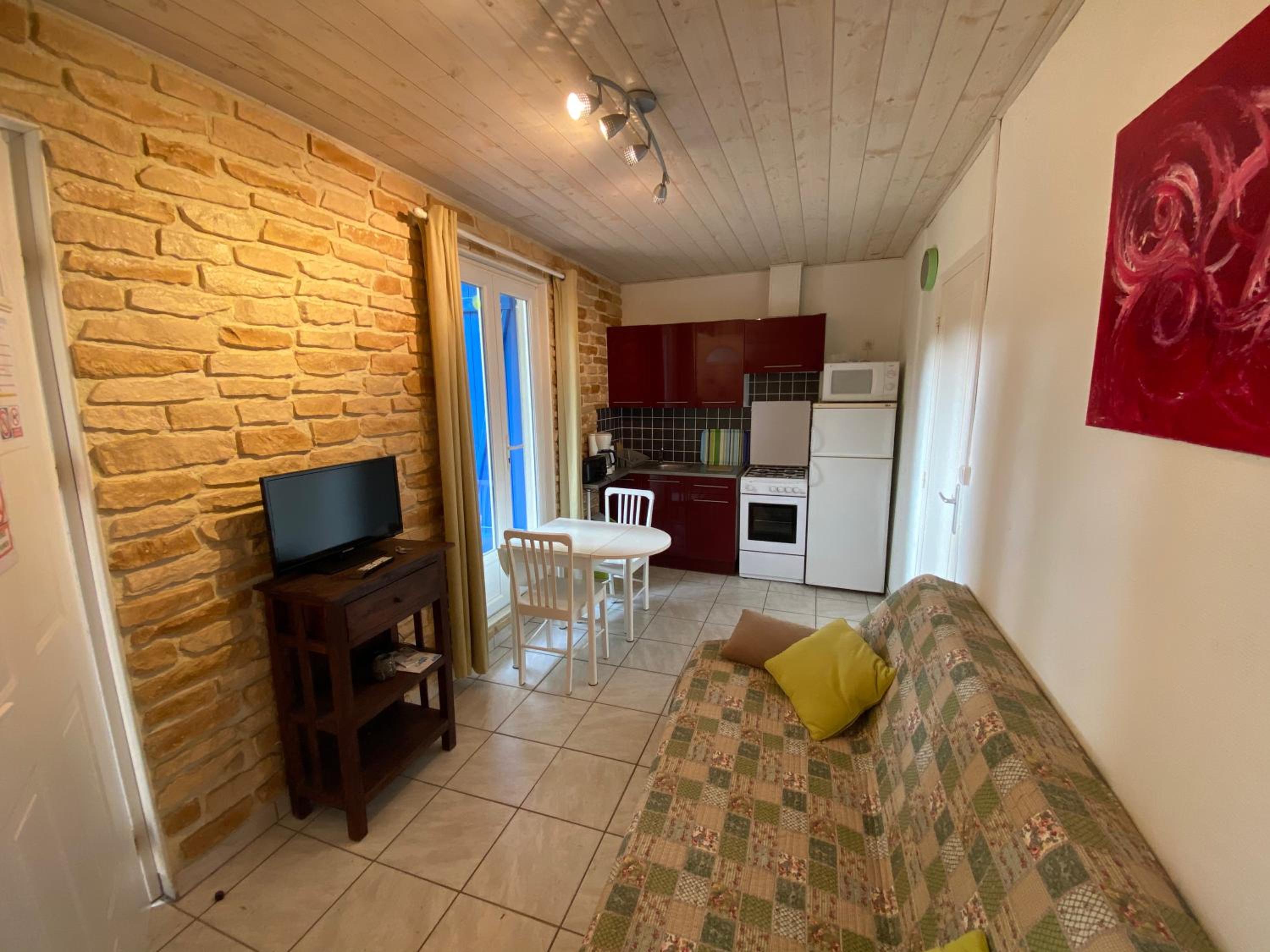 Apartment - Ground Floor photo 3