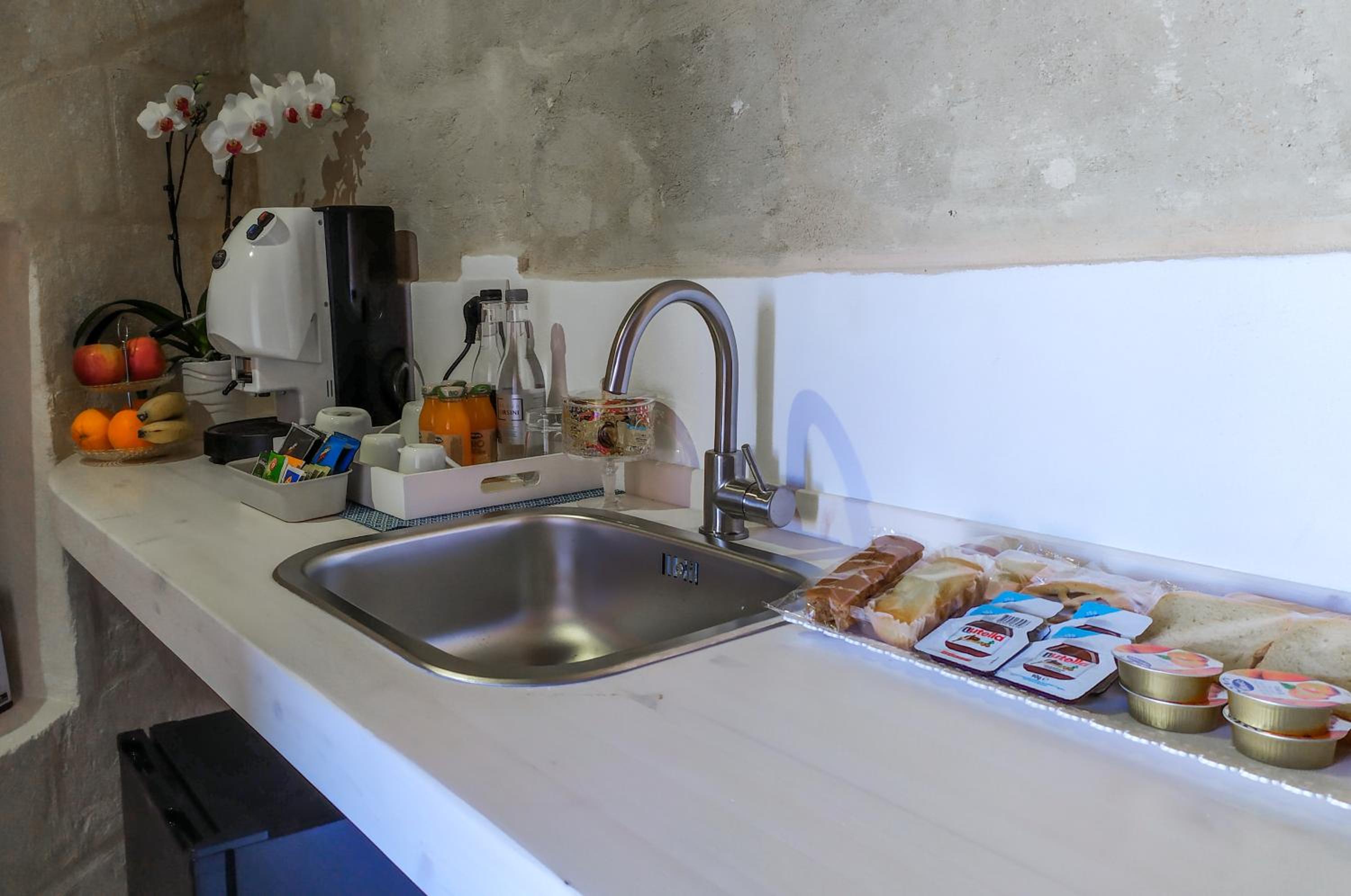 Double Room with Private Bathroom - Photo 12