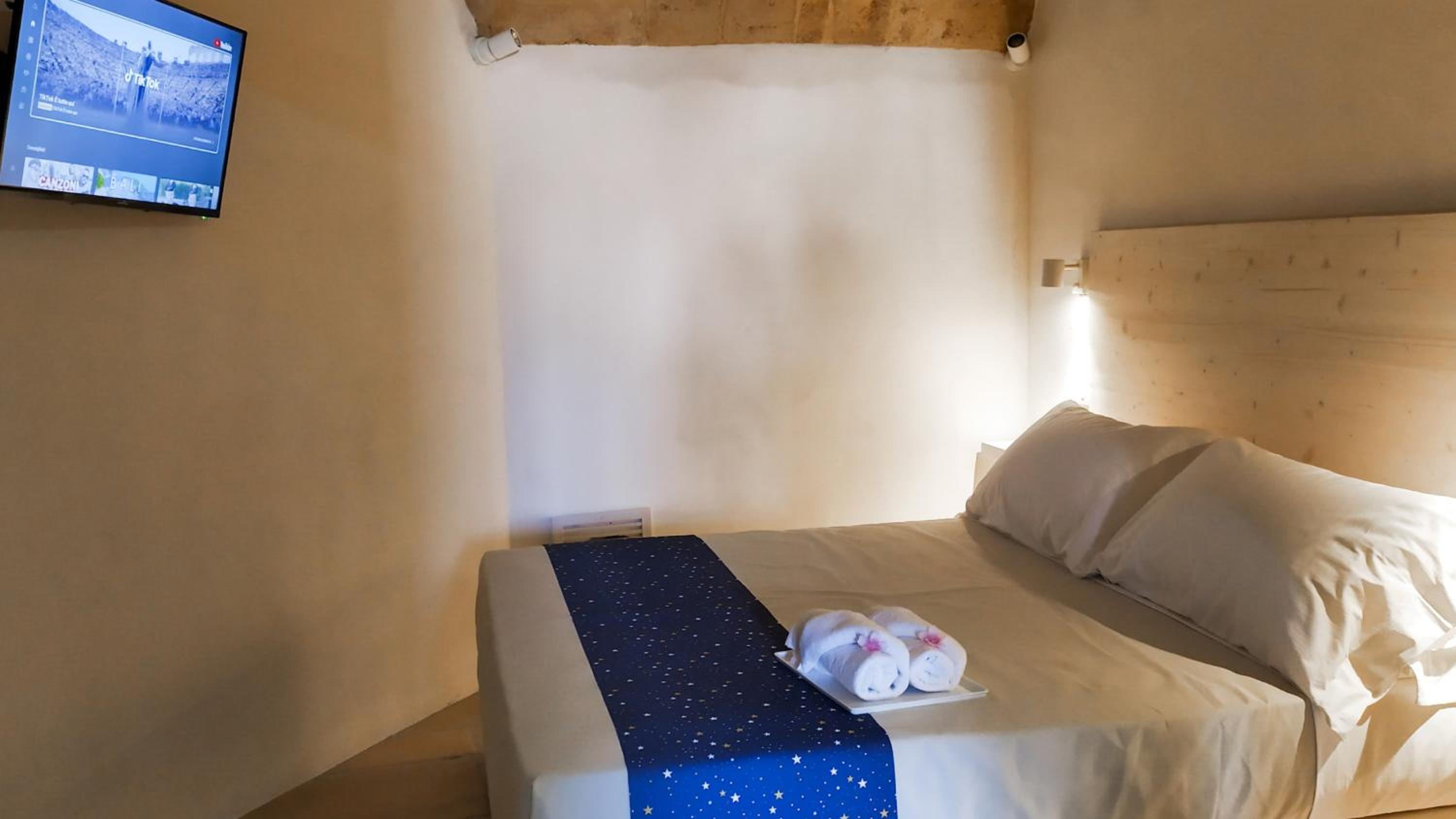 Double Room with Private Bathroom - Photo 1