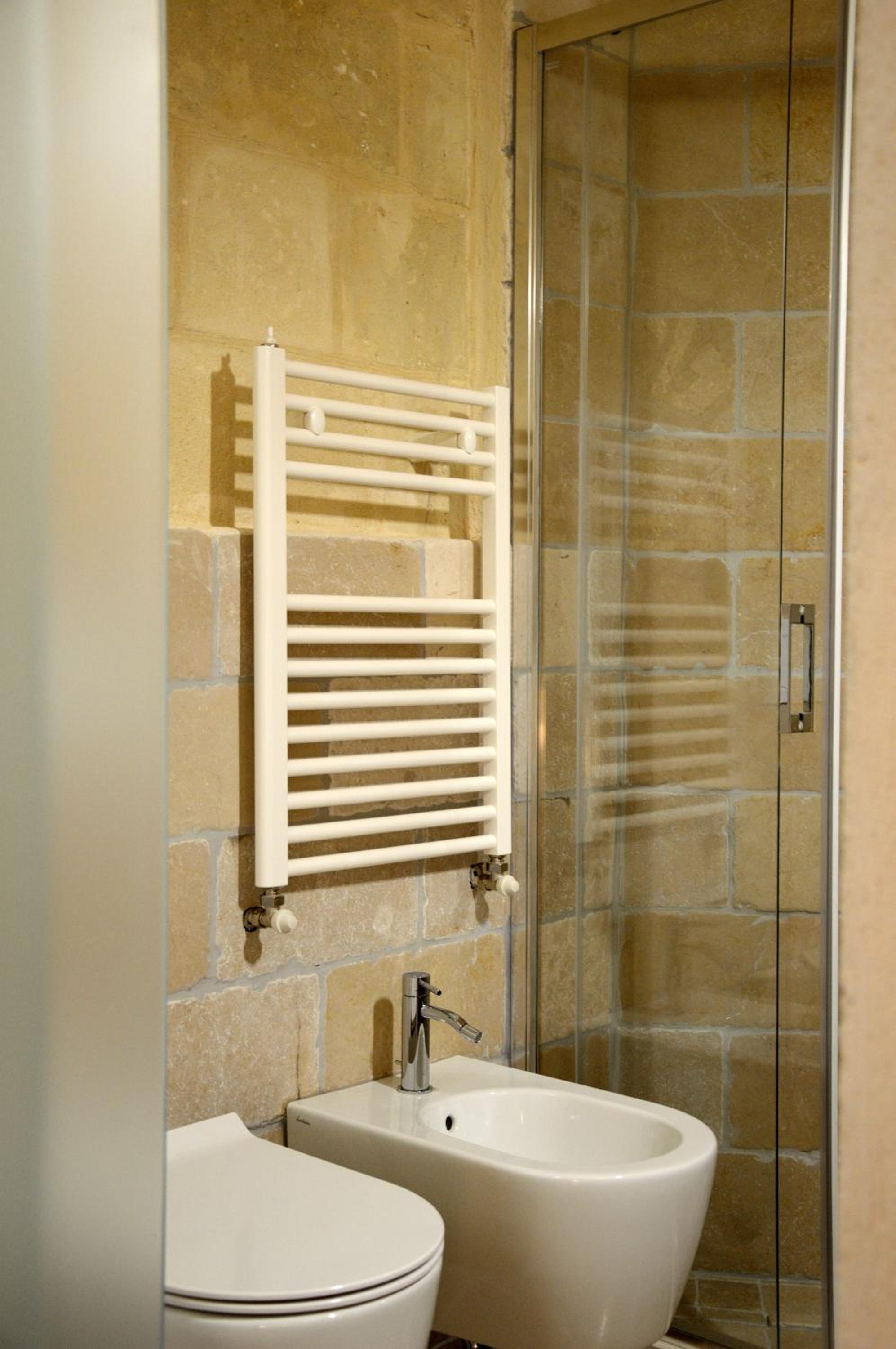 Double Room with Private Bathroom - Photo 2