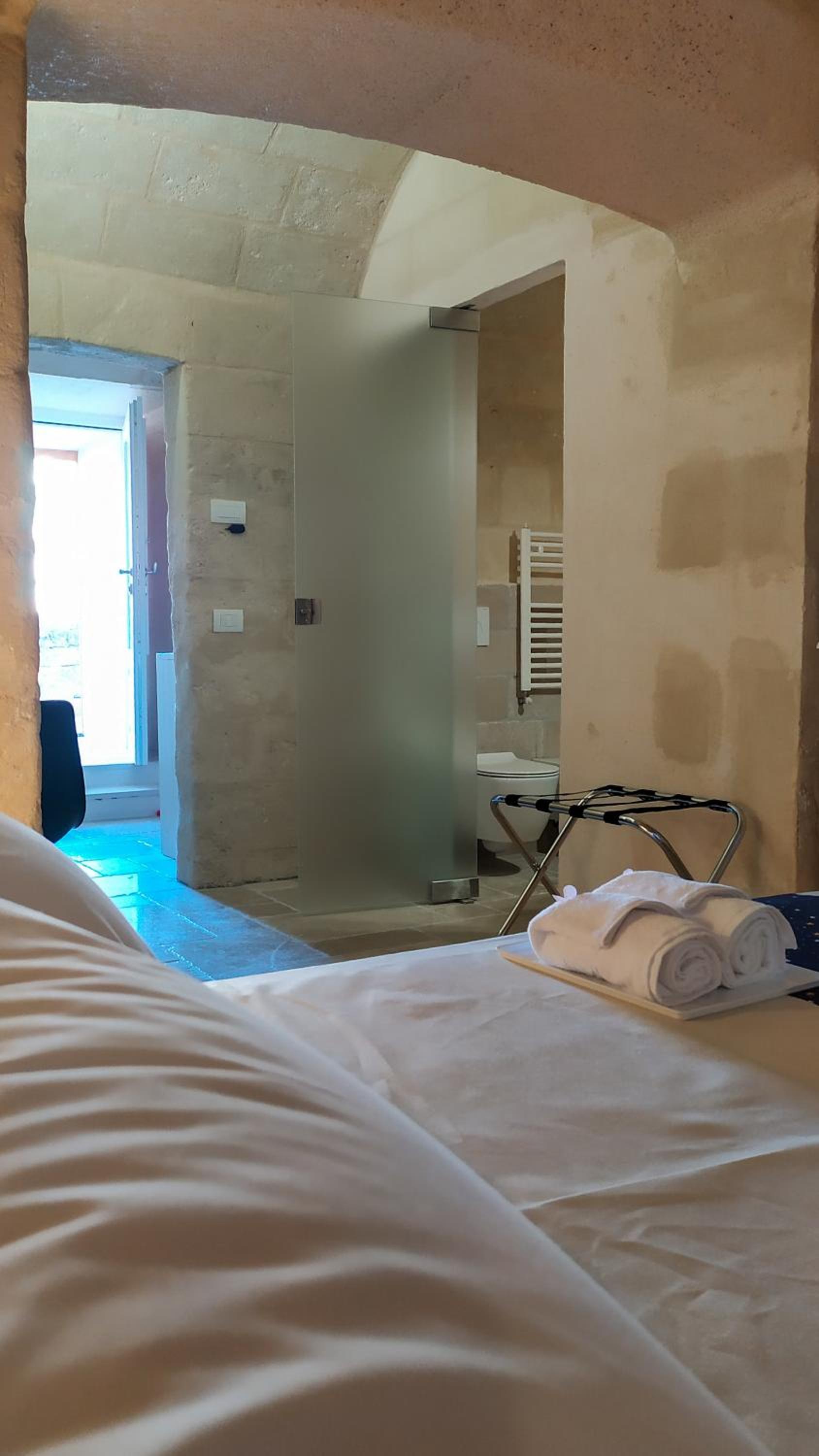 Double Room with Private Bathroom - Photo 8