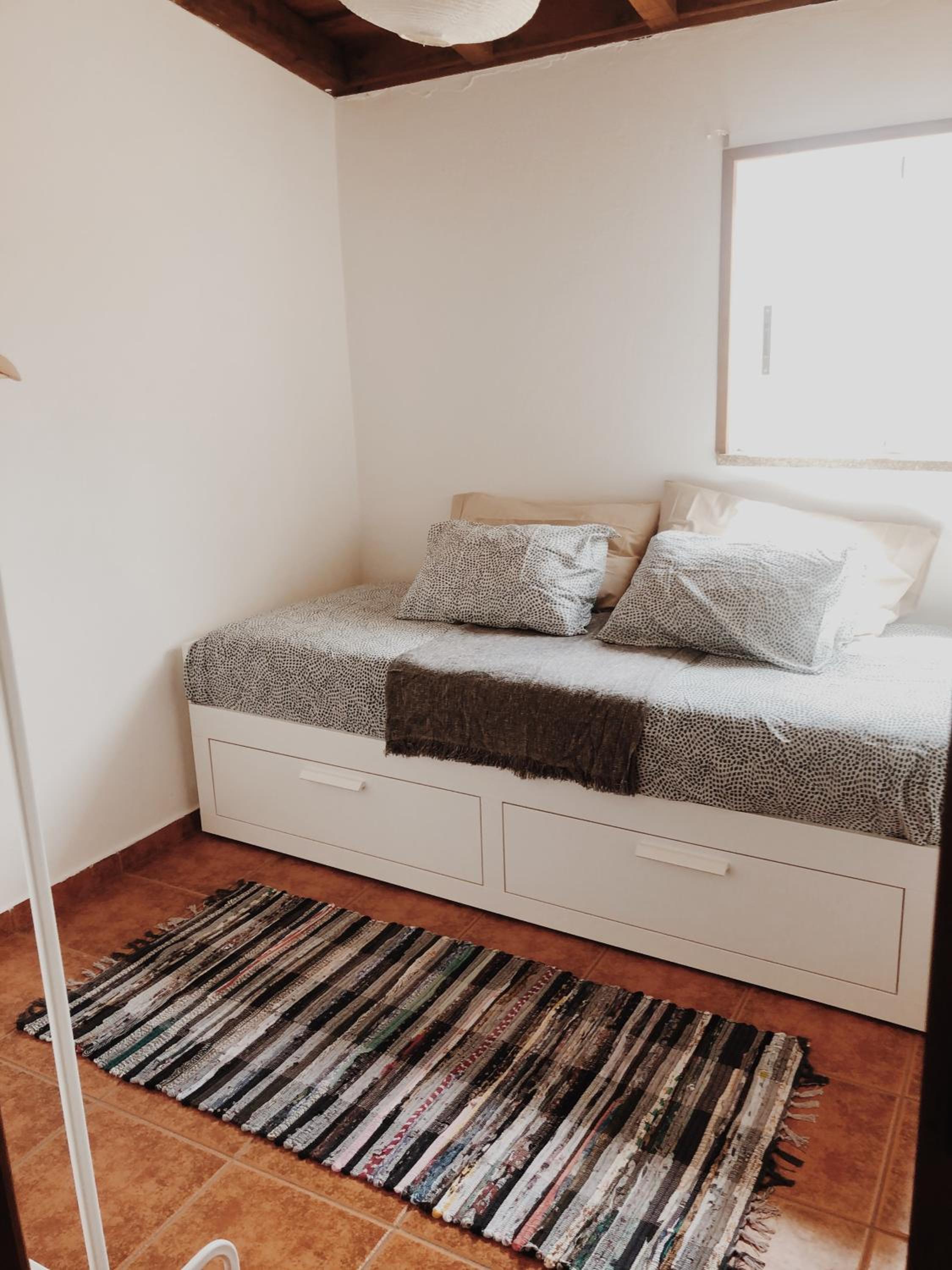 Two-Bedroom House - Photo 2