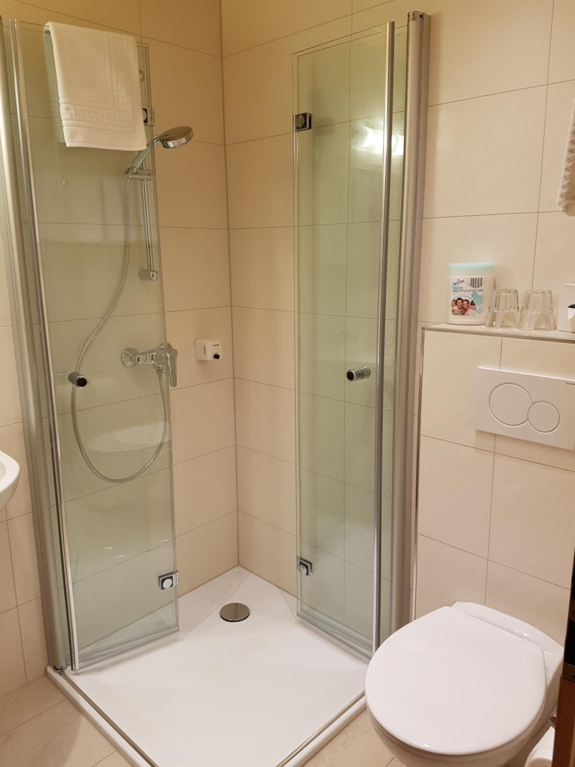 Large Double or Twin Room - Photo 4