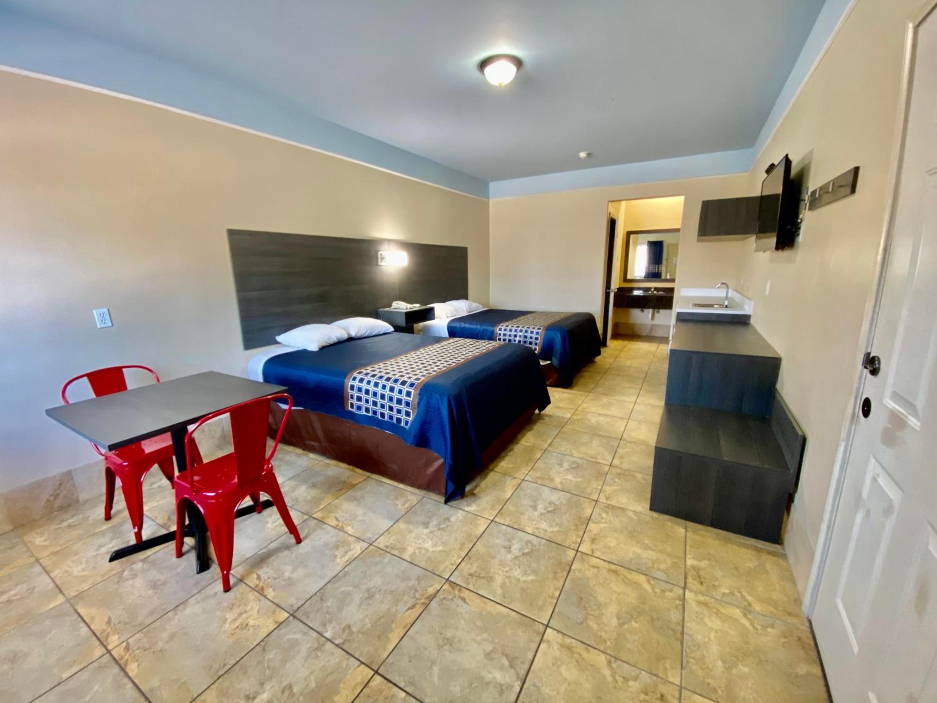 Superior Suite with Kitchenette - Photo 2