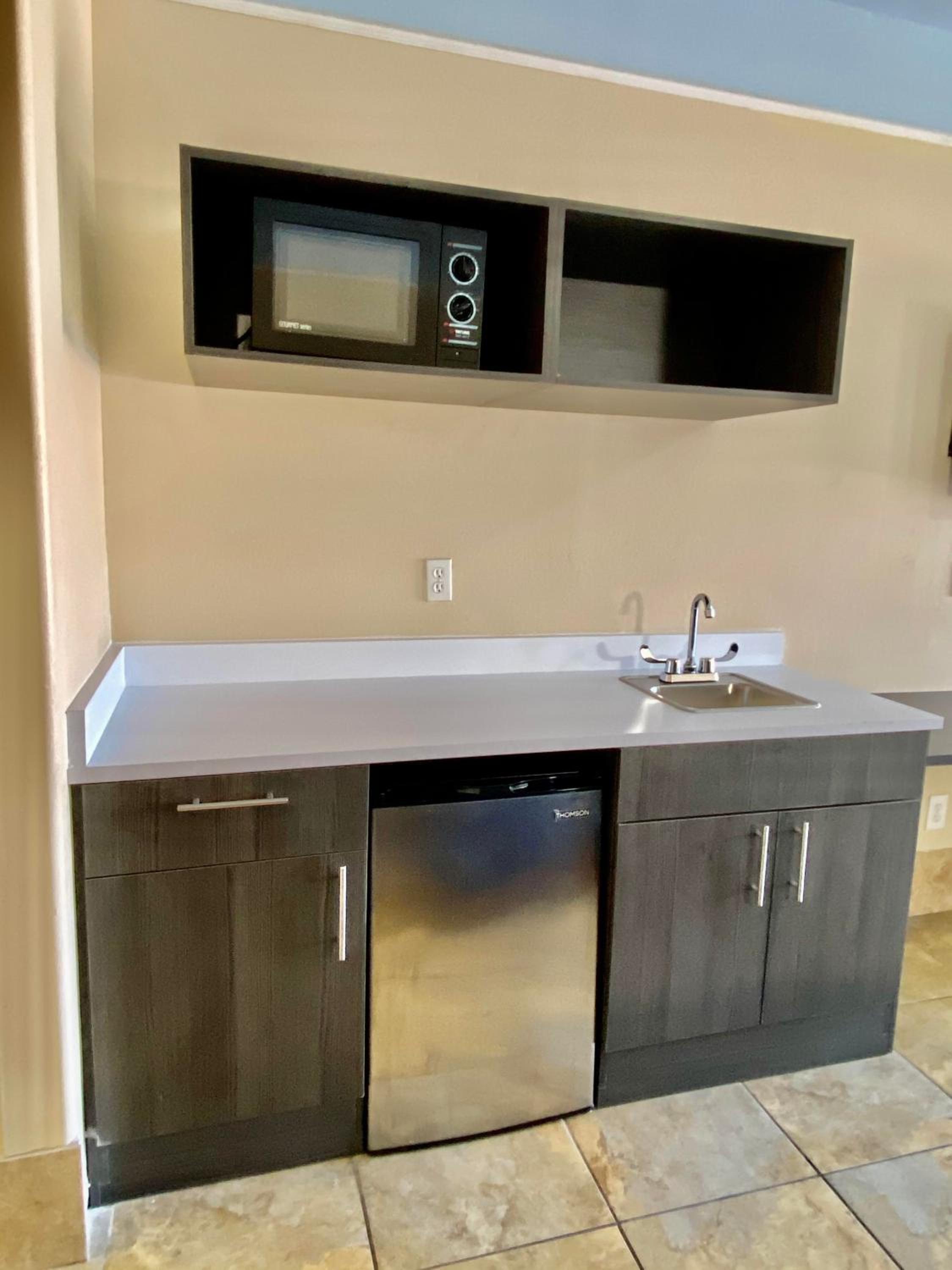 Superior Suite with Kitchenette - Photo 3