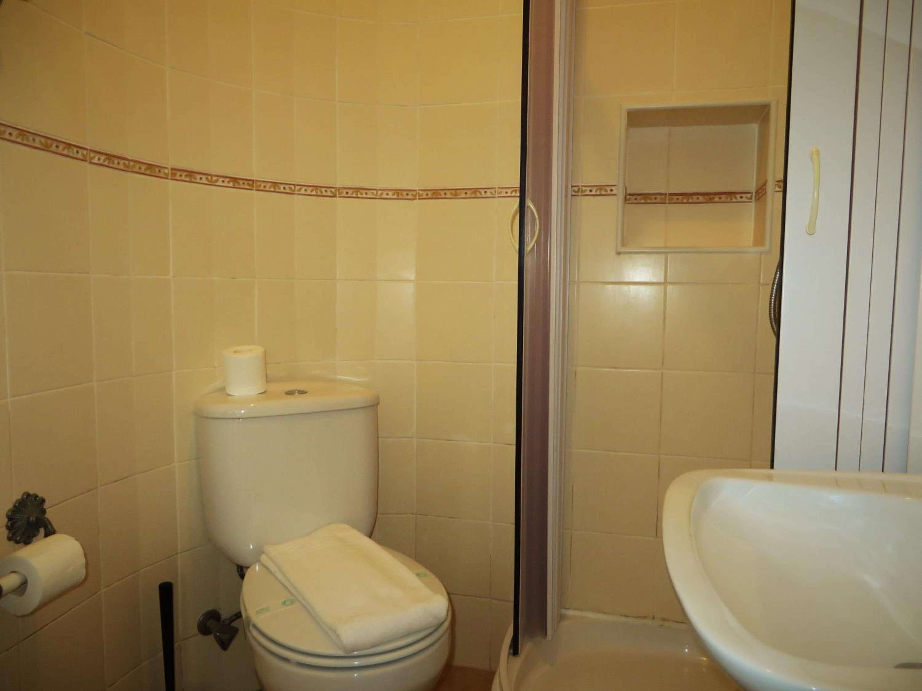 Two-Bedroom House - Photo 22