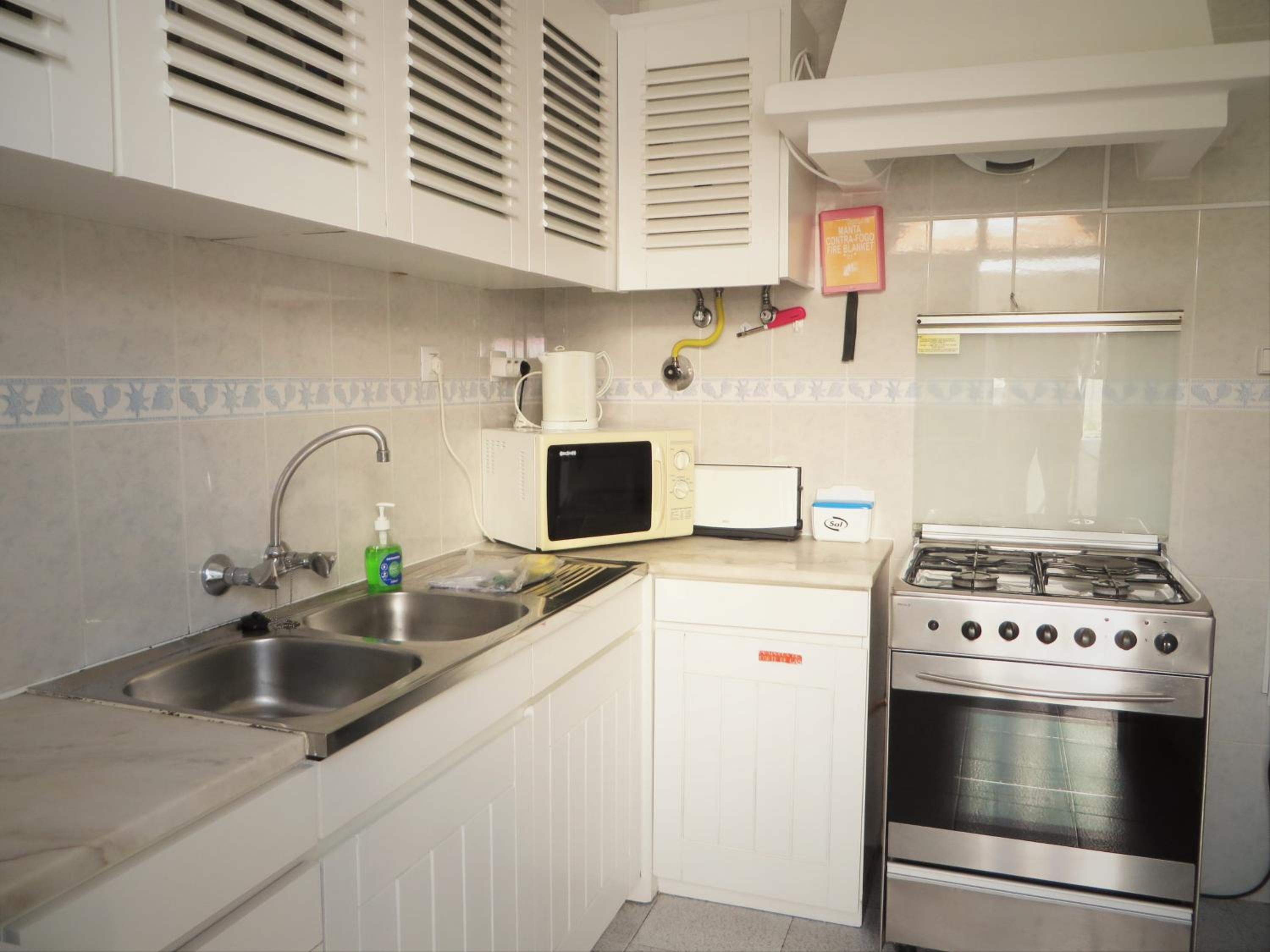 Two-Bedroom House - Photo 23