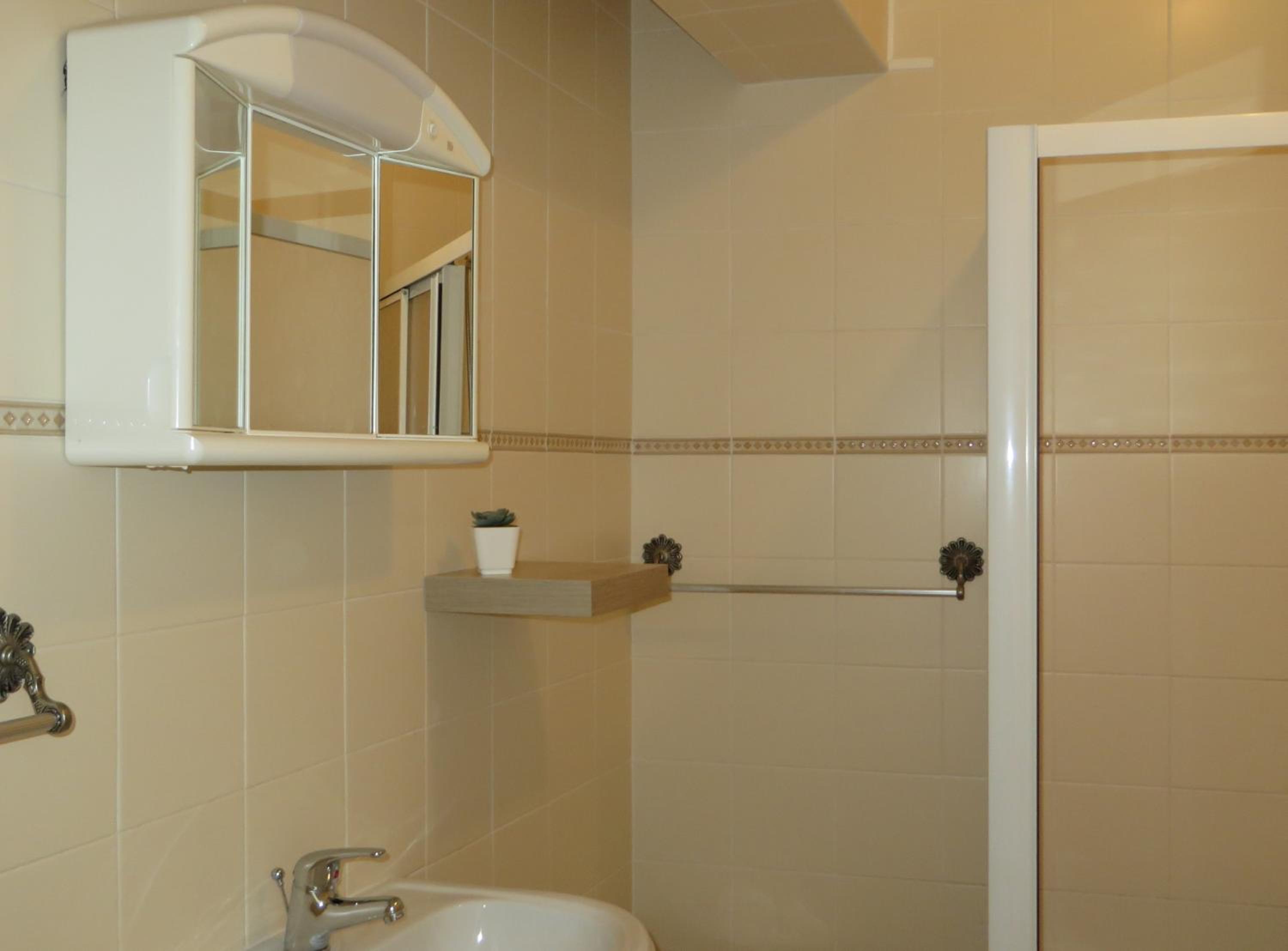 Two-Bedroom House - Photo 5