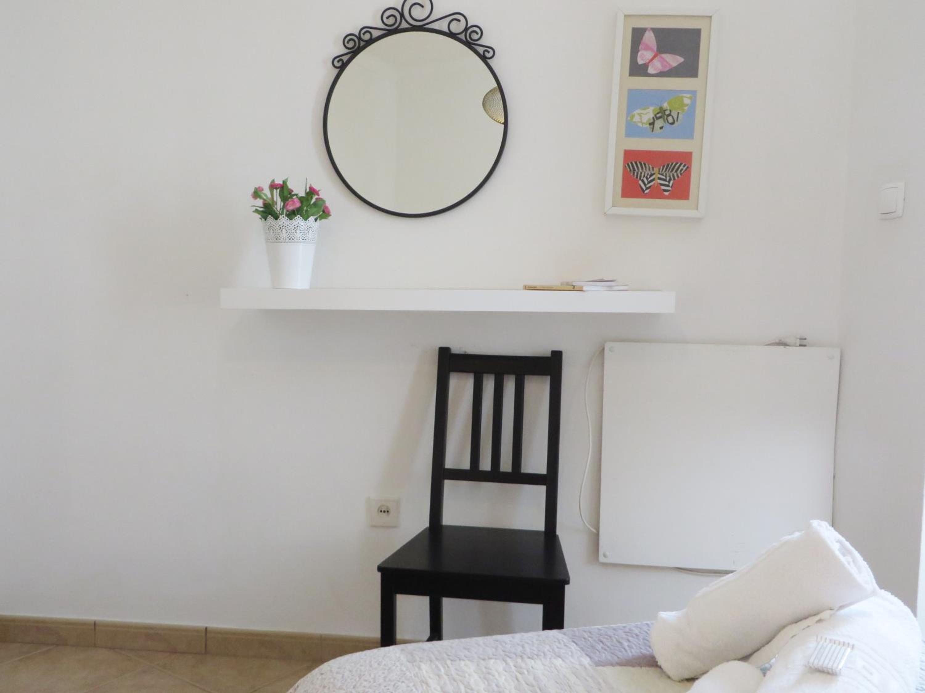 Two-Bedroom House - Photo 4