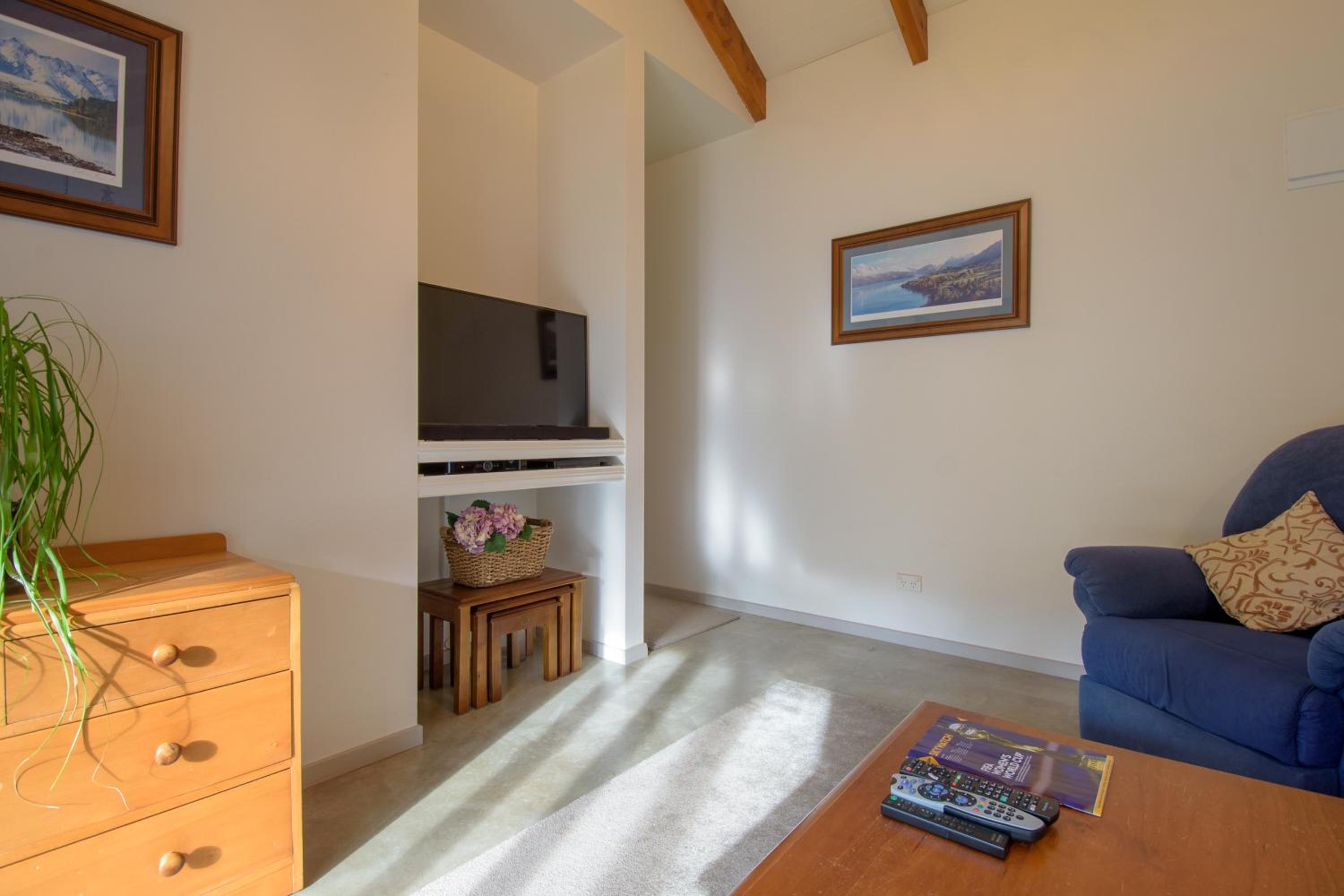 Two-Bedroom Cottage photo 3