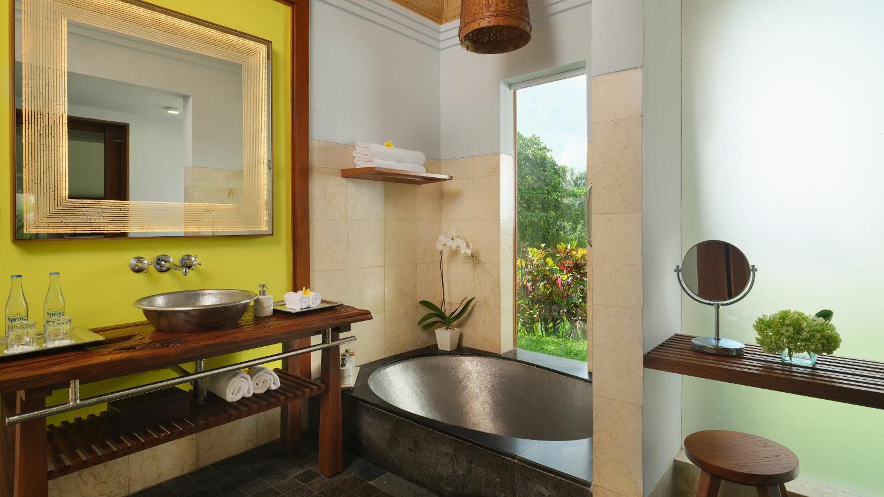 Heavenly Jacuzzi Villa with Butler Service - King Bed - Photo 3