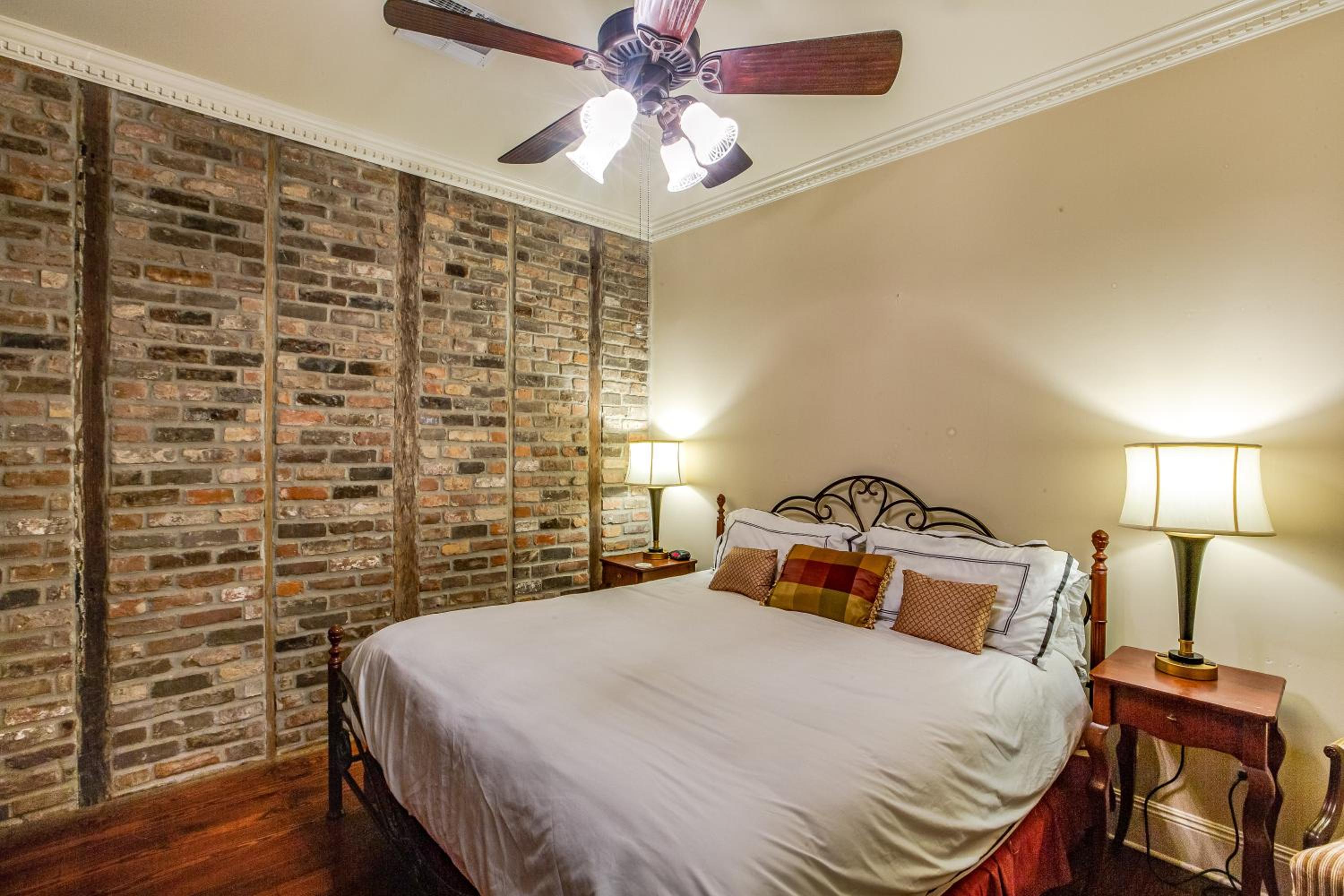 Deluxe King Suite