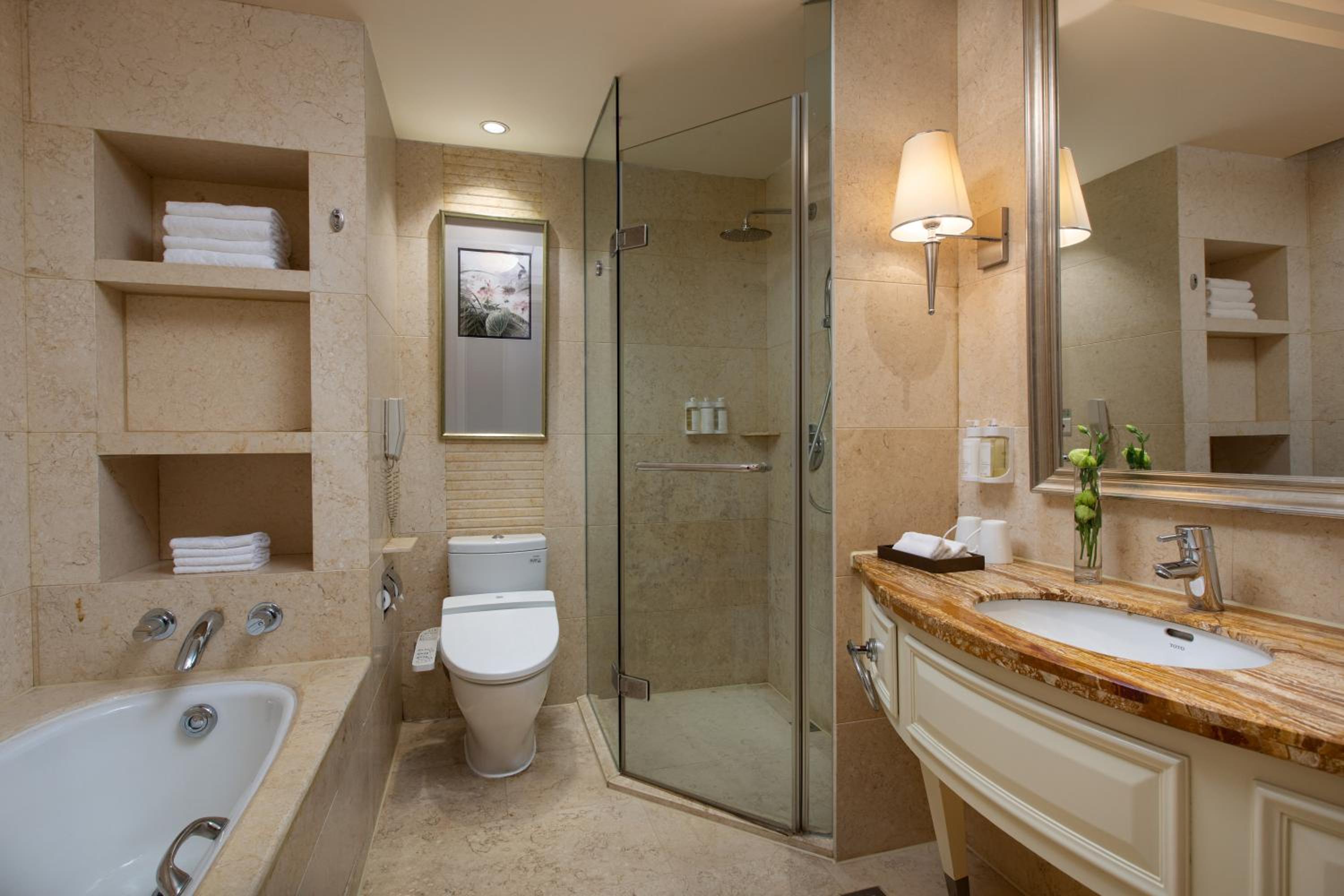 Premium Double Room with Two Double Beds - Smoking photo 2