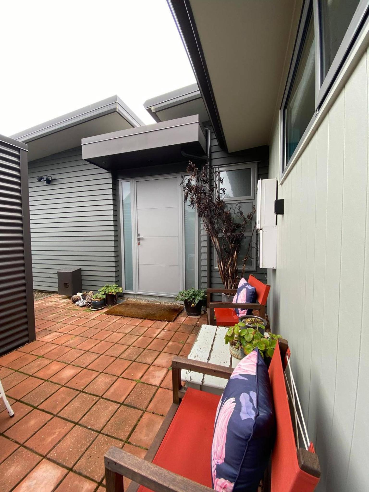 Studio Apartment - Photo 22
