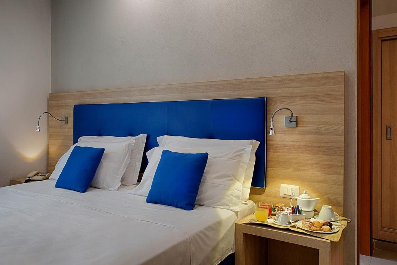 Standard Double Room - Photo 10