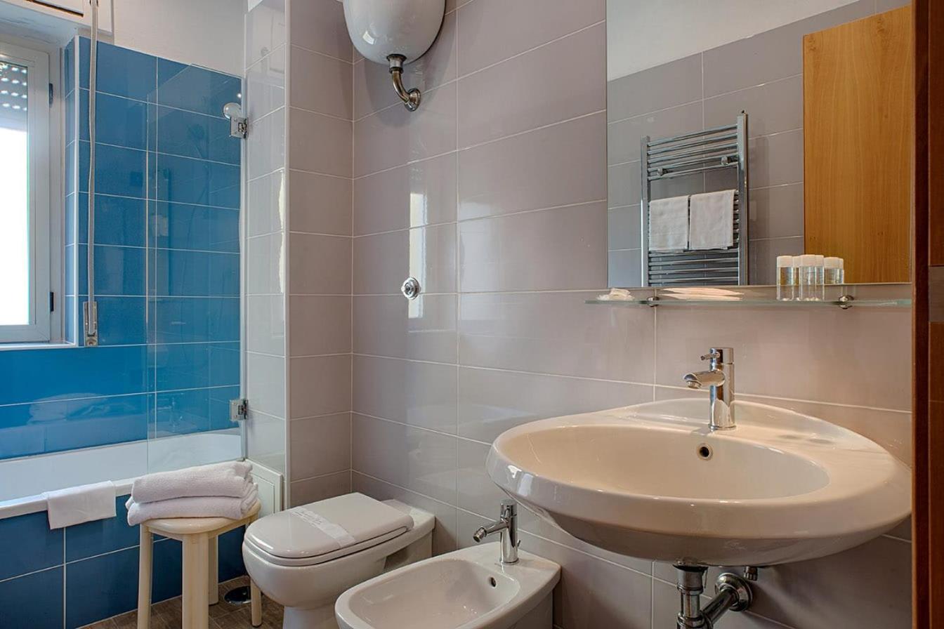 Standard Double Room - Photo 4