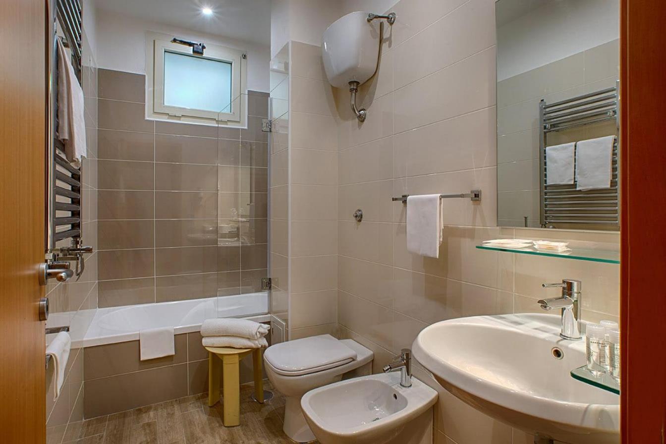 Standard Double Room - Photo 6