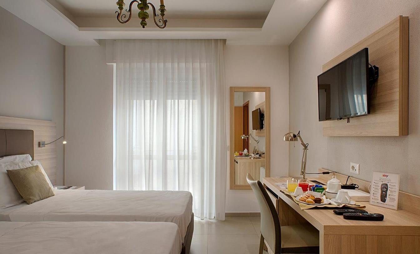 Standard Double Room - Photo 16