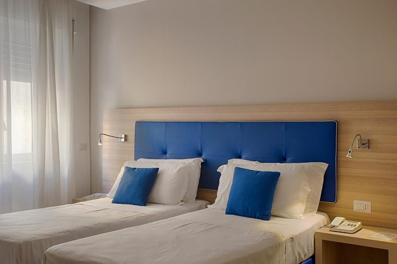 Standard Double Room - Photo 12