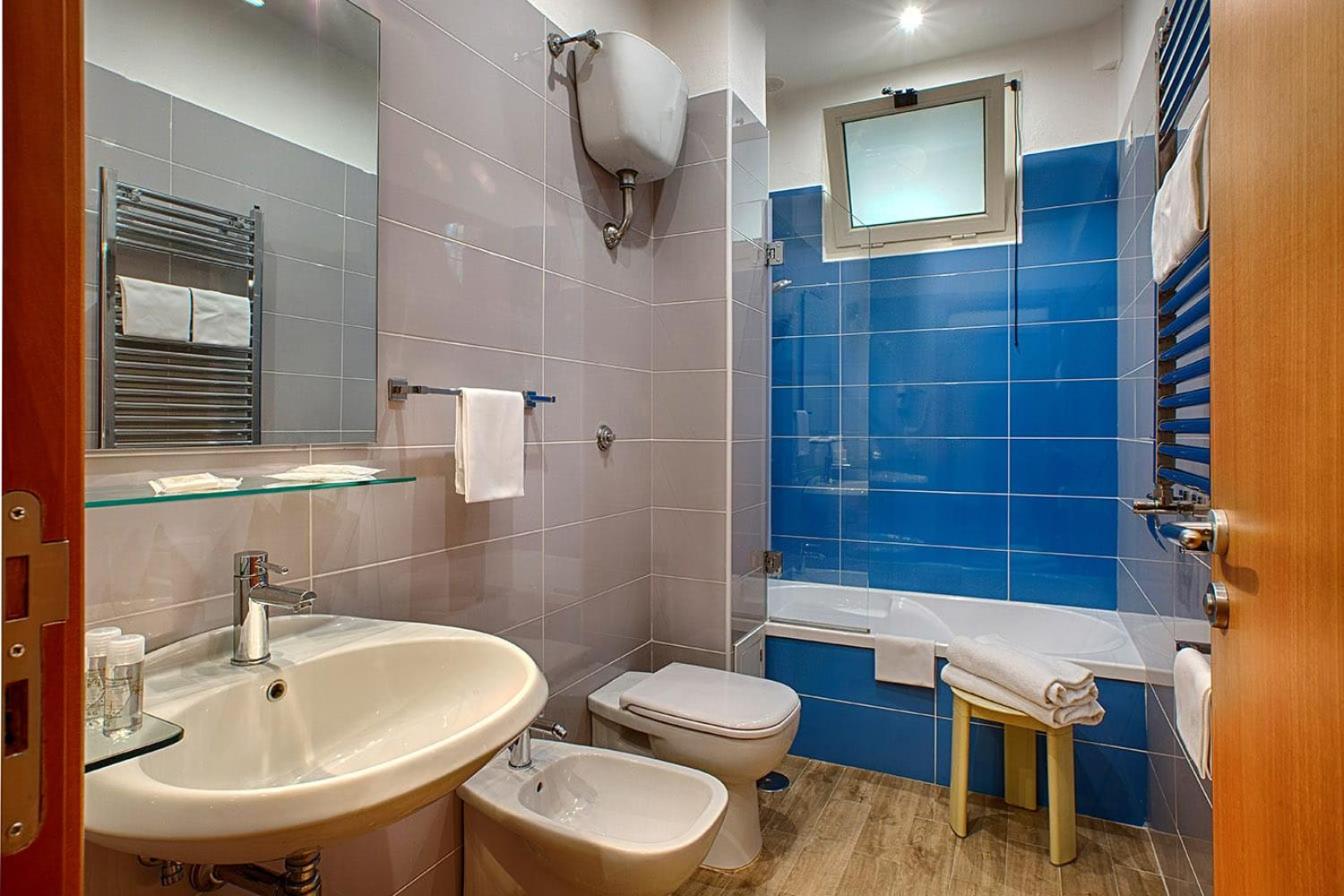 Standard Double Room - Photo 13