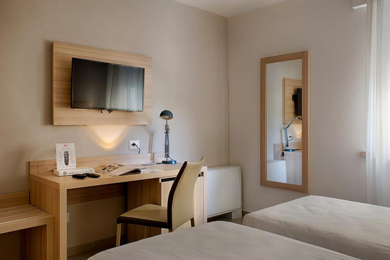 Standard Double Room - Photo 3