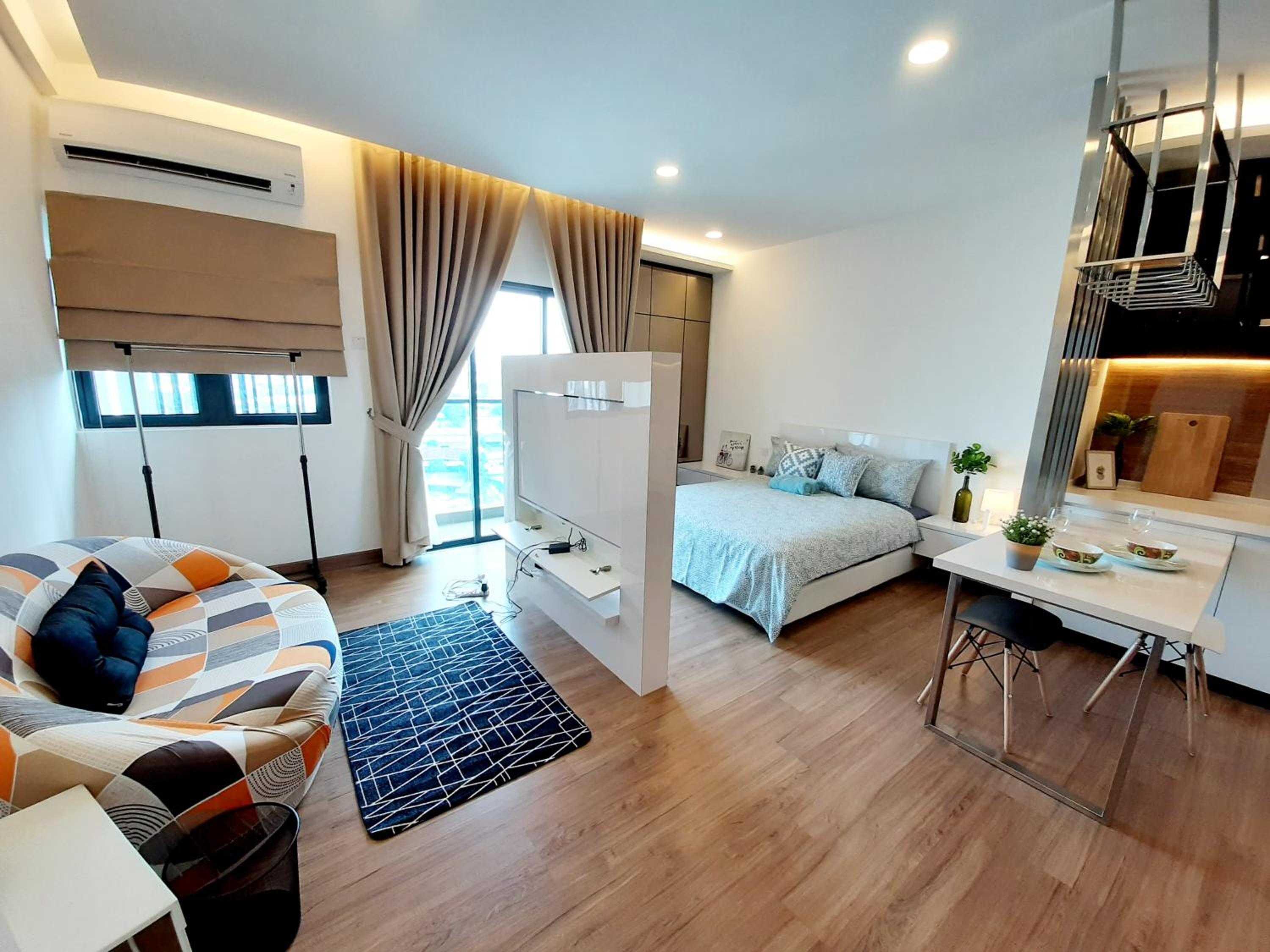 One-Bedroom Apartment photo 1