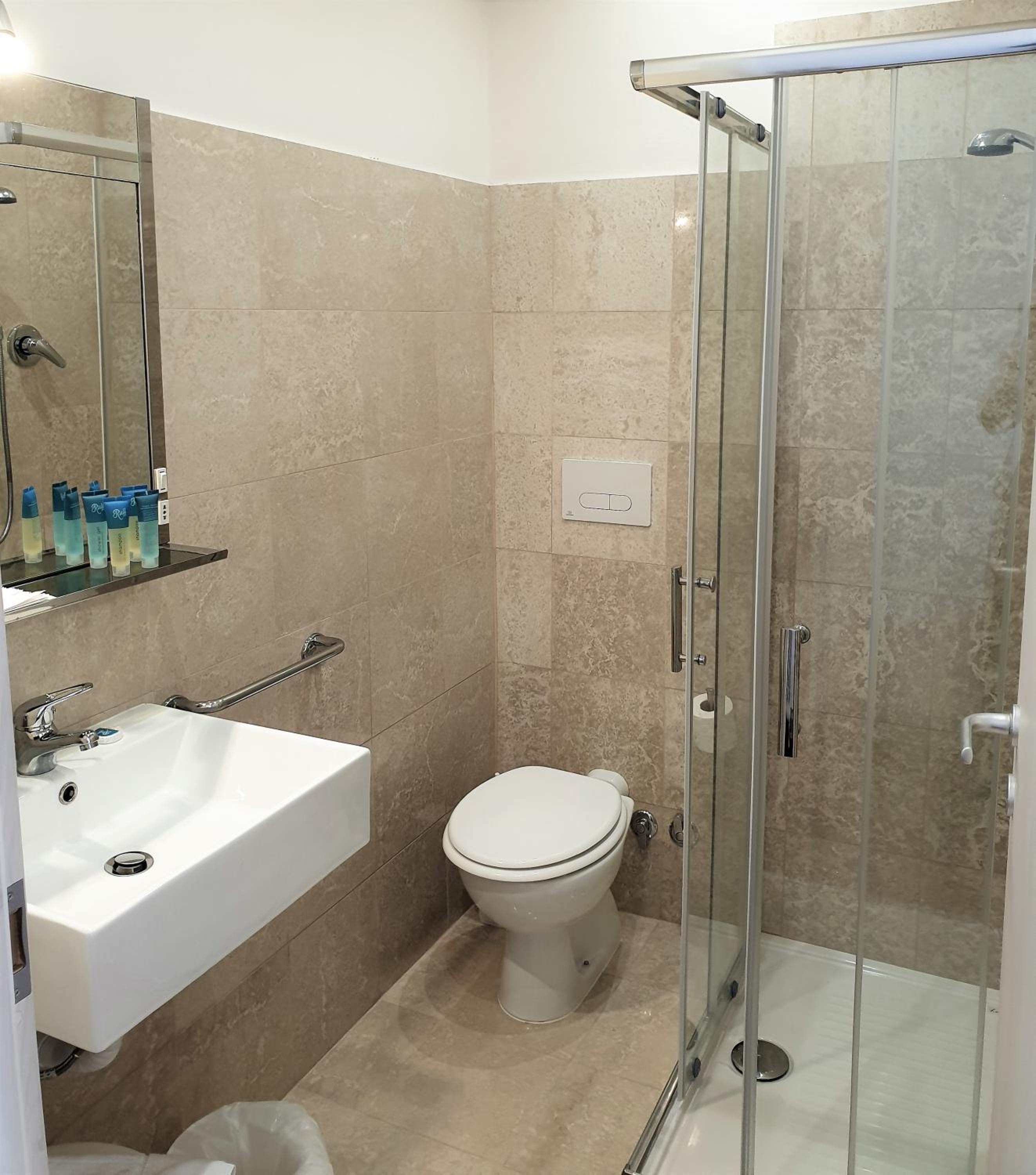 Double or Twin Room - Photo 2