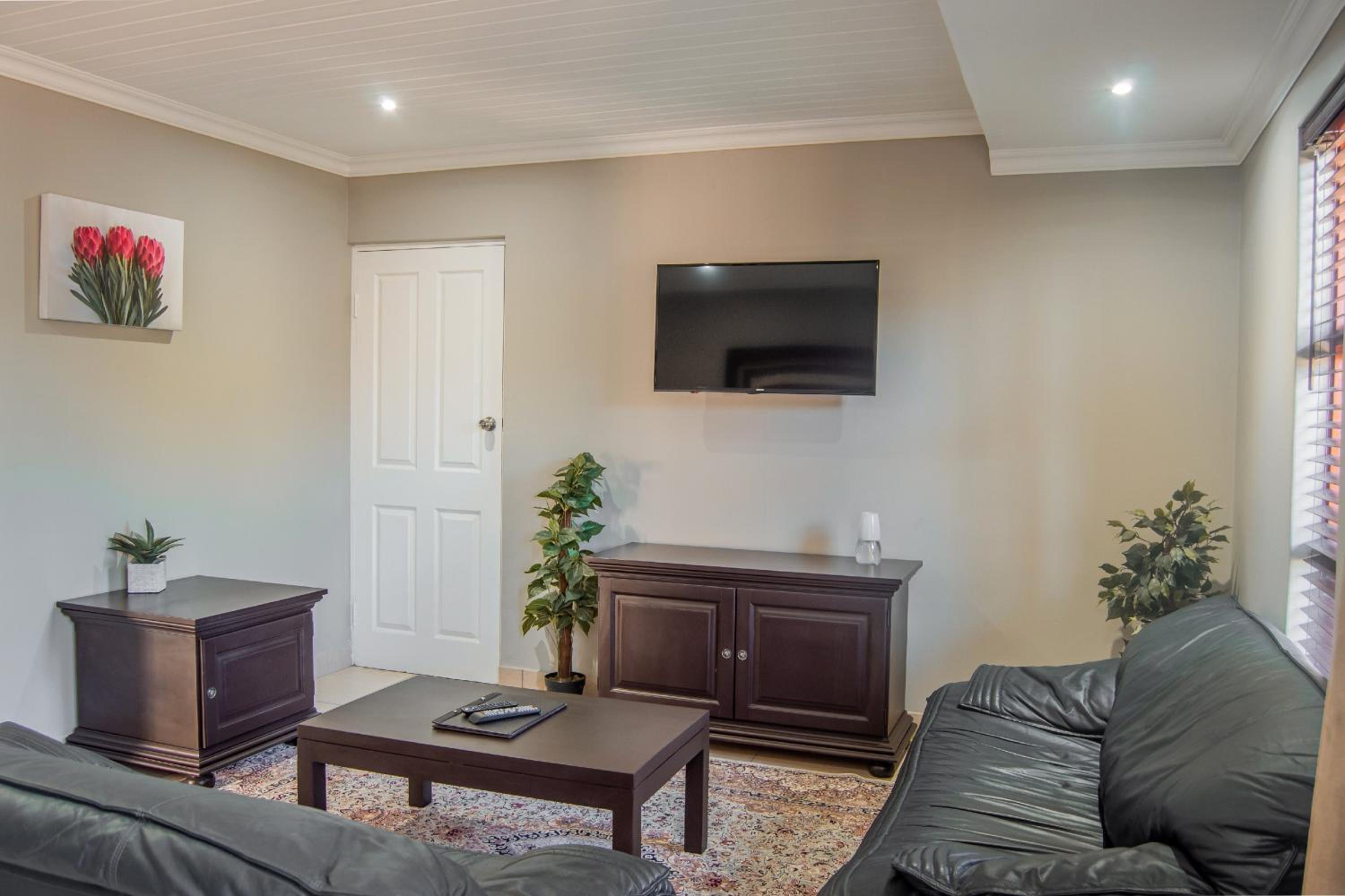 1 Bedroom Executive Suite - Photo 6