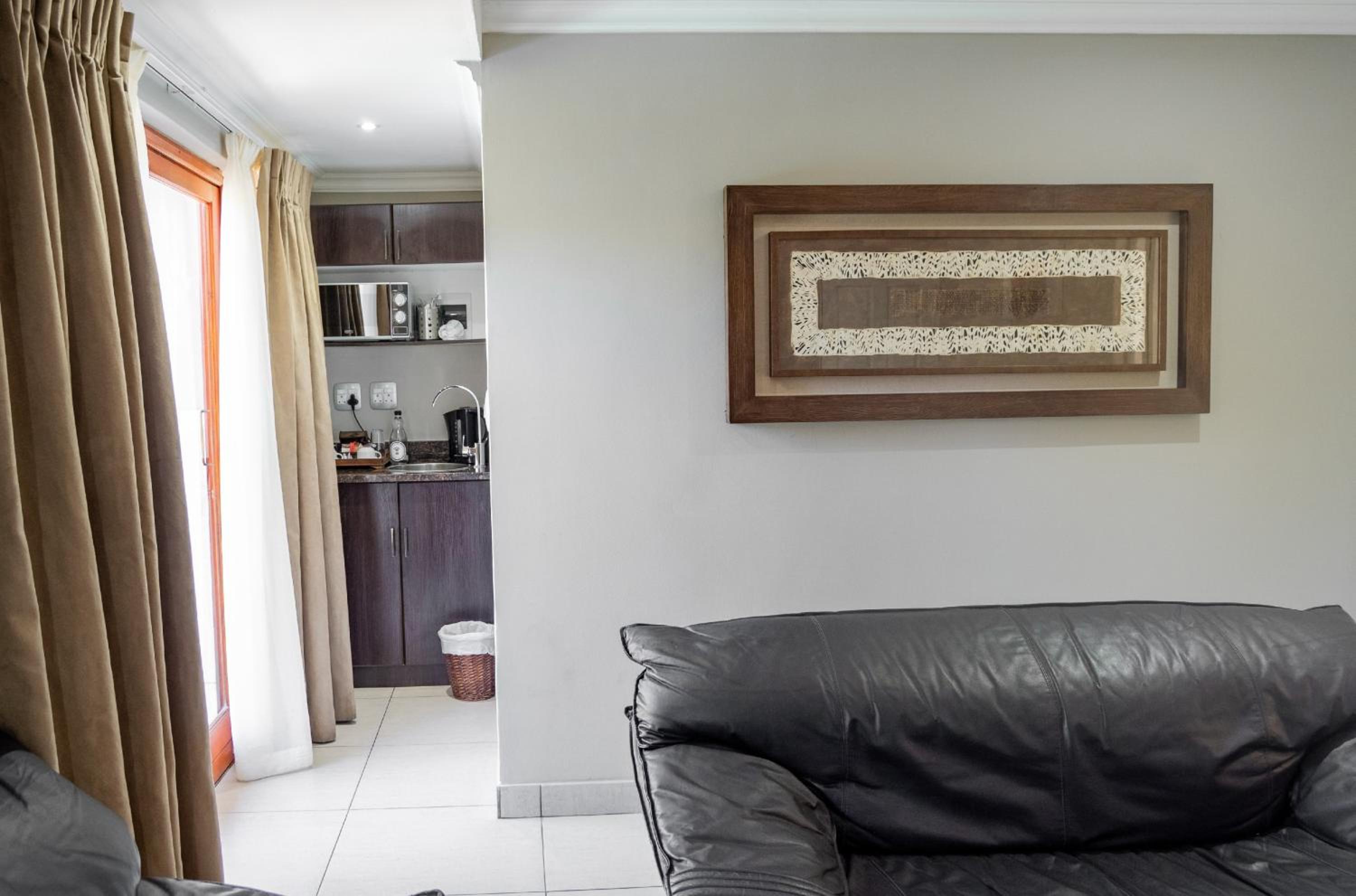 1 Bedroom Executive Suite - Photo 8