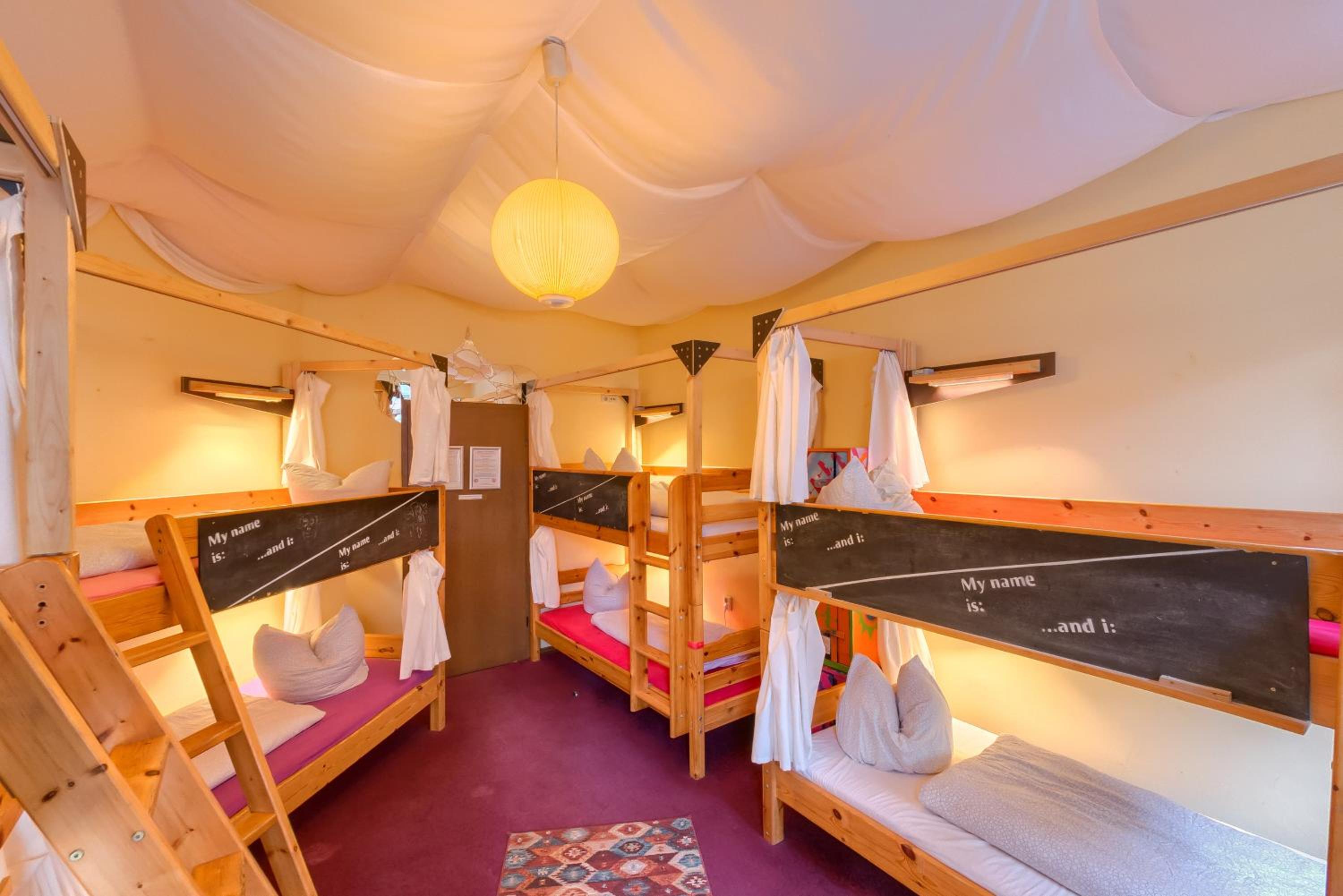 Bed in 8-Bed Dormitory Room photo 2