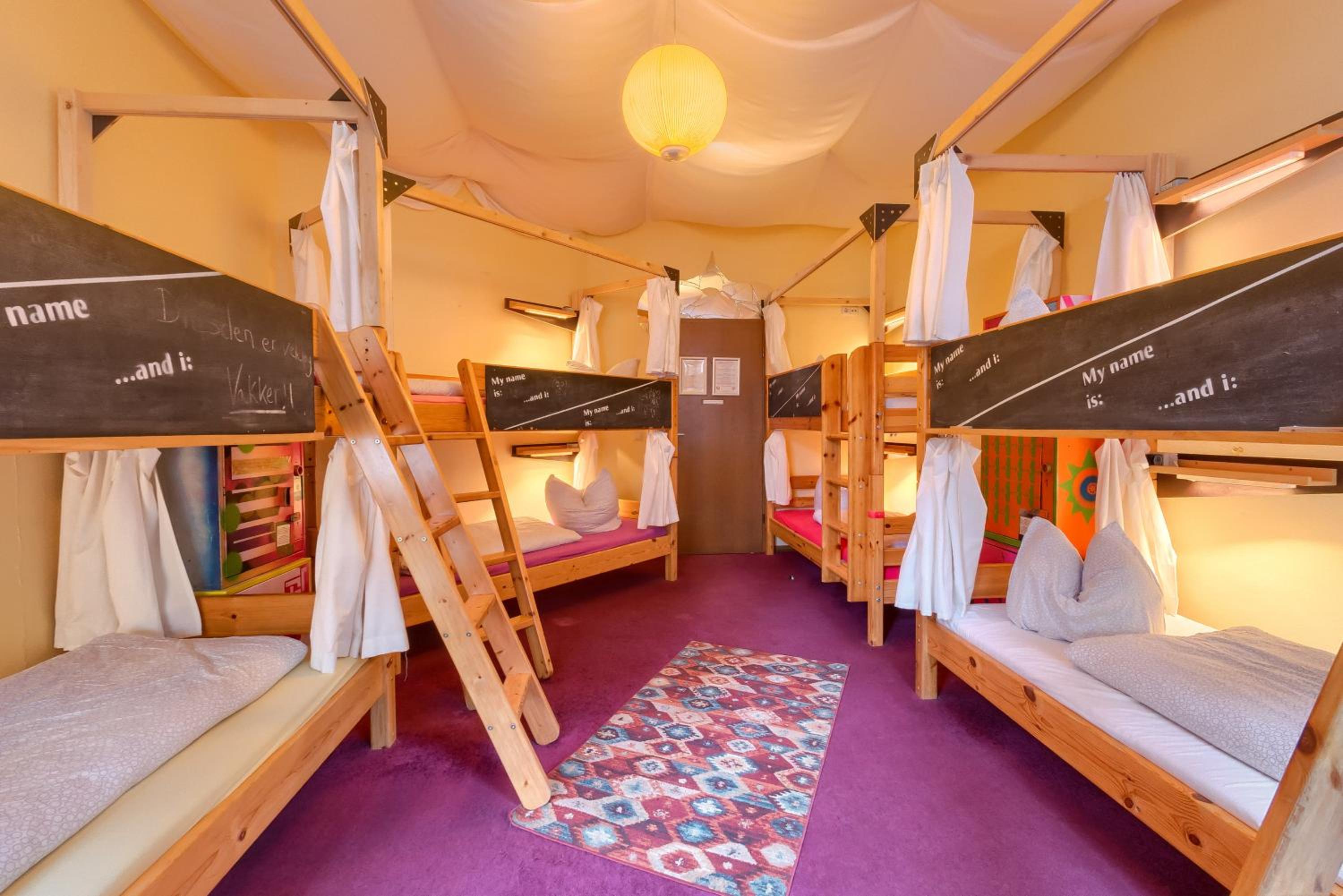 Bed in 8-Bed Dormitory Room photo 3